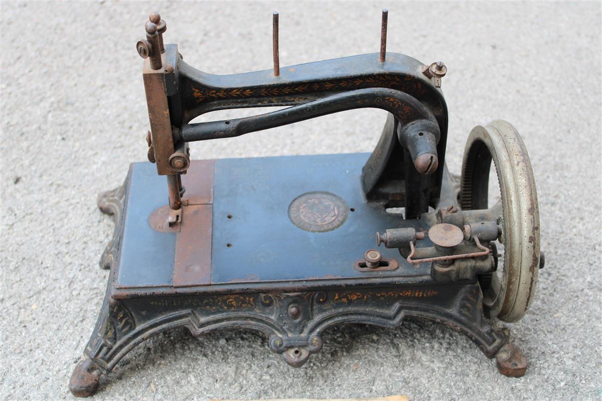 Late 19th Century Small Cast Iron Sewing Machine 1890 Junker & Ruh Art Nouveau Germany For Sale