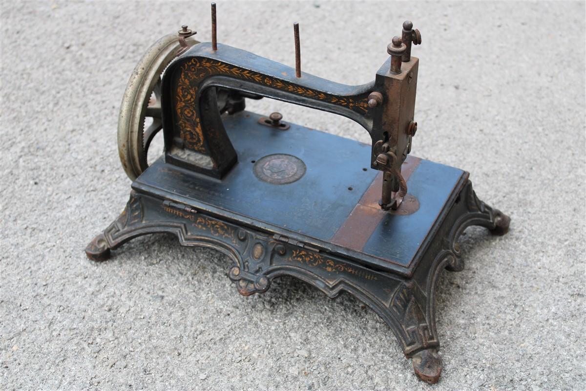 Small Cast Iron Sewing Machine 1890 Junker & Ruh Art Nouveau Germany For Sale 4