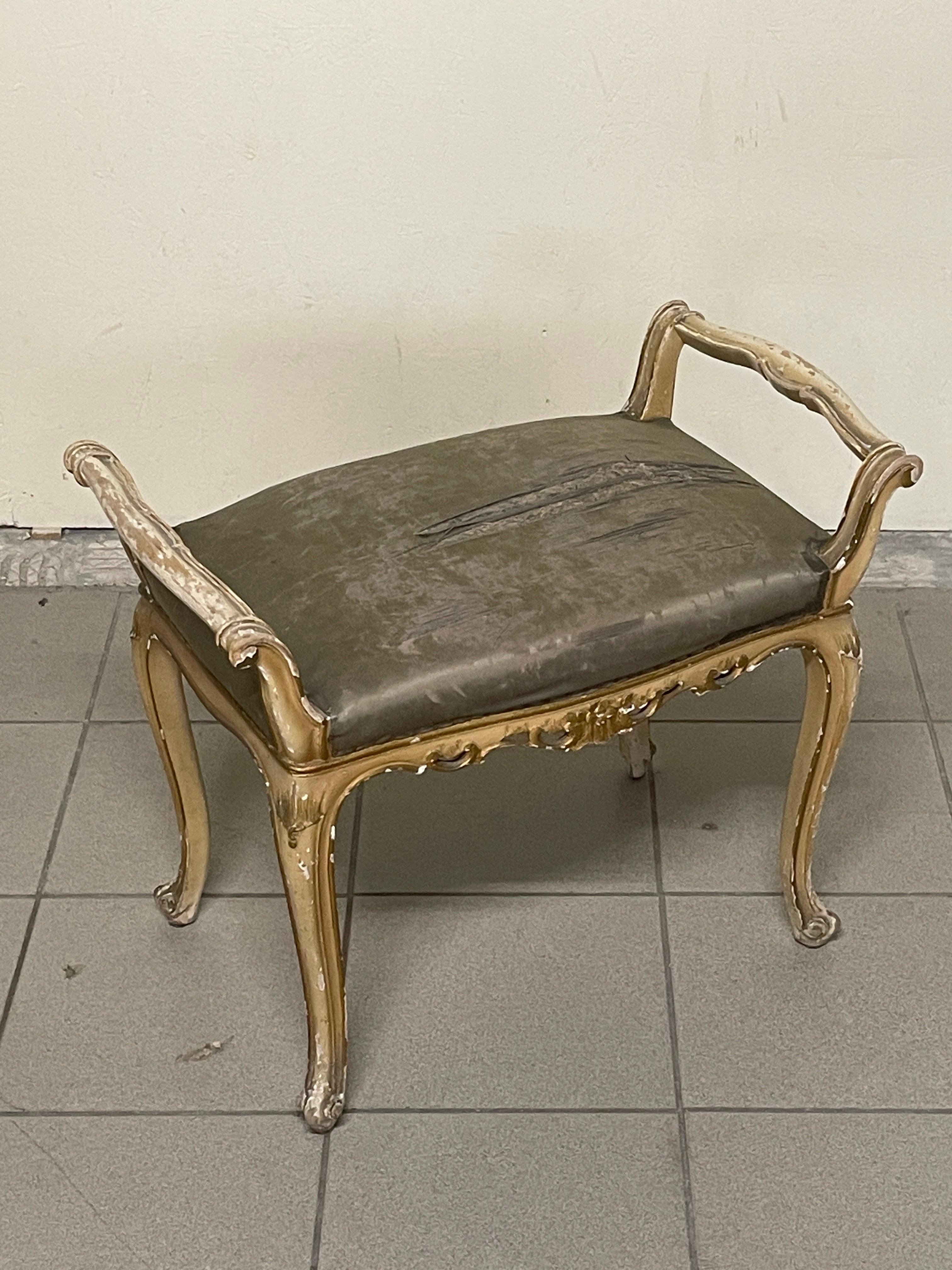 Small 1940s Louis XV style bench For Sale 3