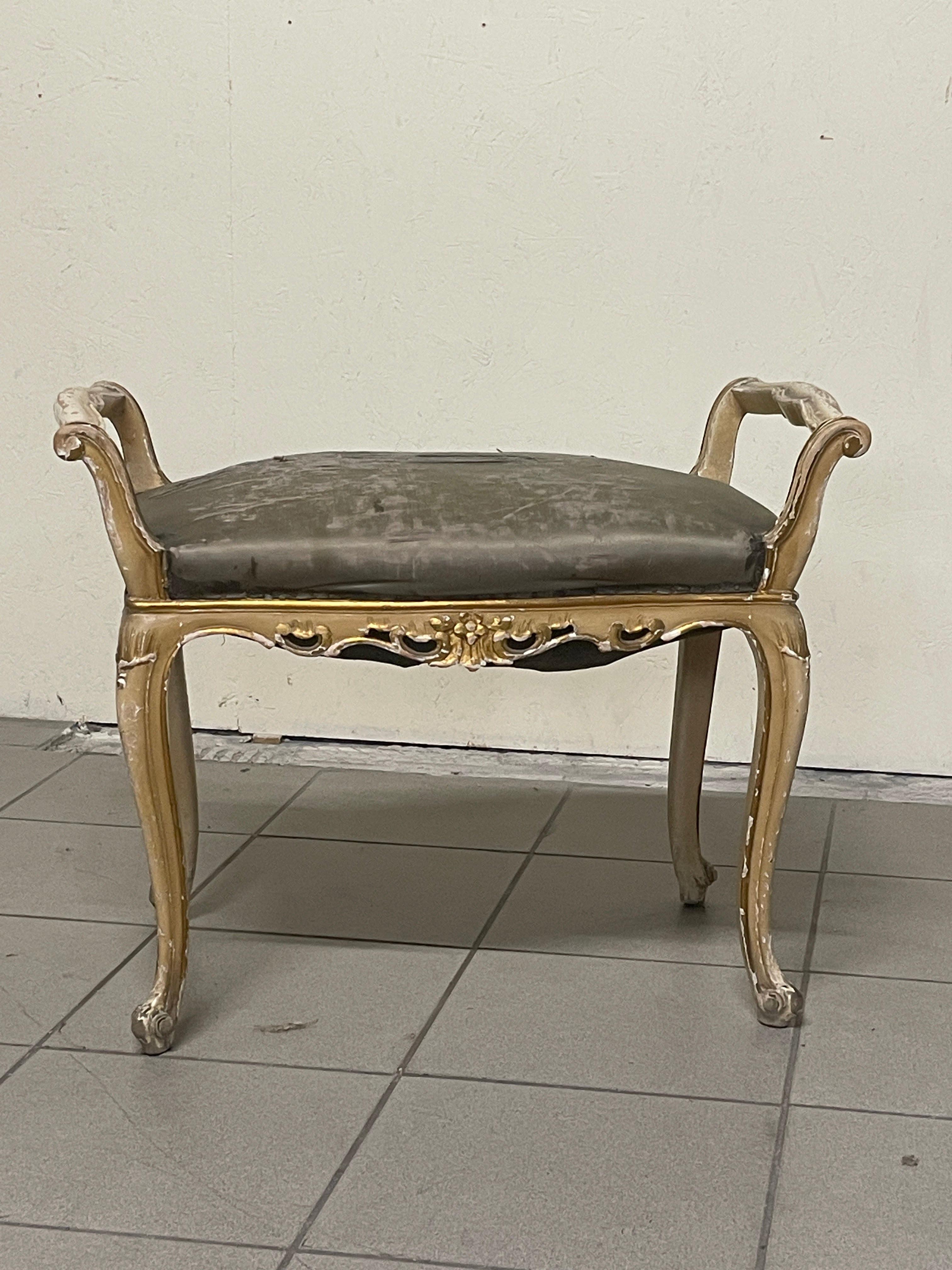 Small 1940s Louis XV style bench For Sale 10