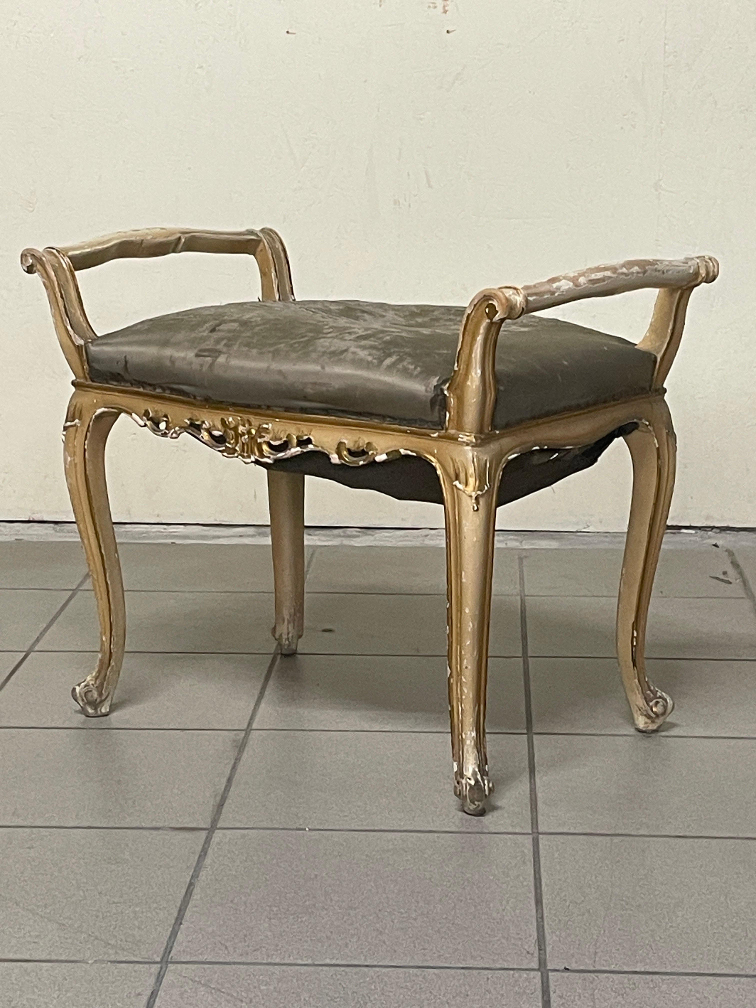 Small 1940s Louis XV style bench In Fair Condition For Sale In SAN PIETRO MOSEZZO, NO