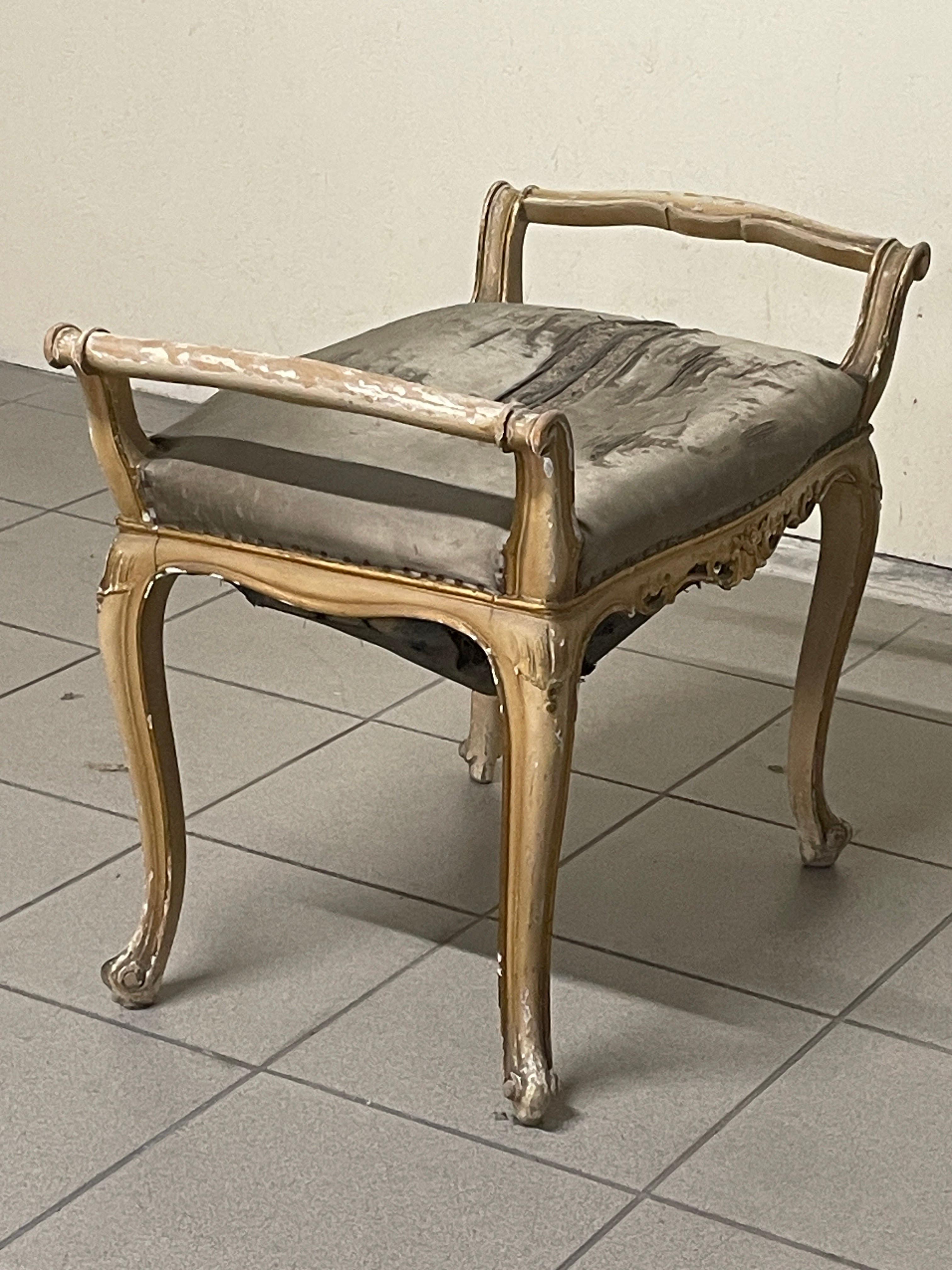 Small 1940s Louis XV style bench For Sale 1