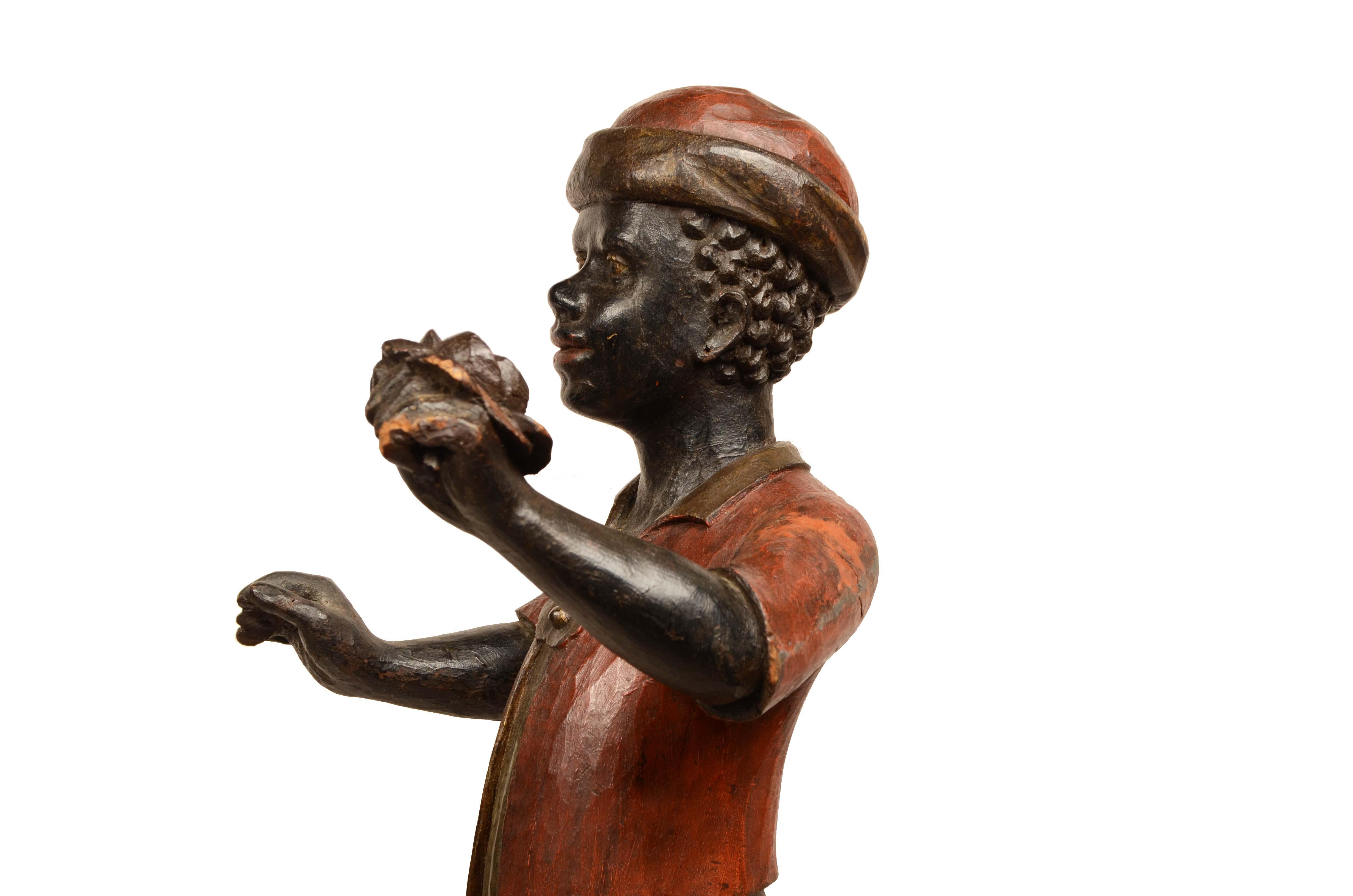 Pequeño mascarón de proa de madera tallada que representa al joven Moretto Venecia finales del siglo XIX en venta 7