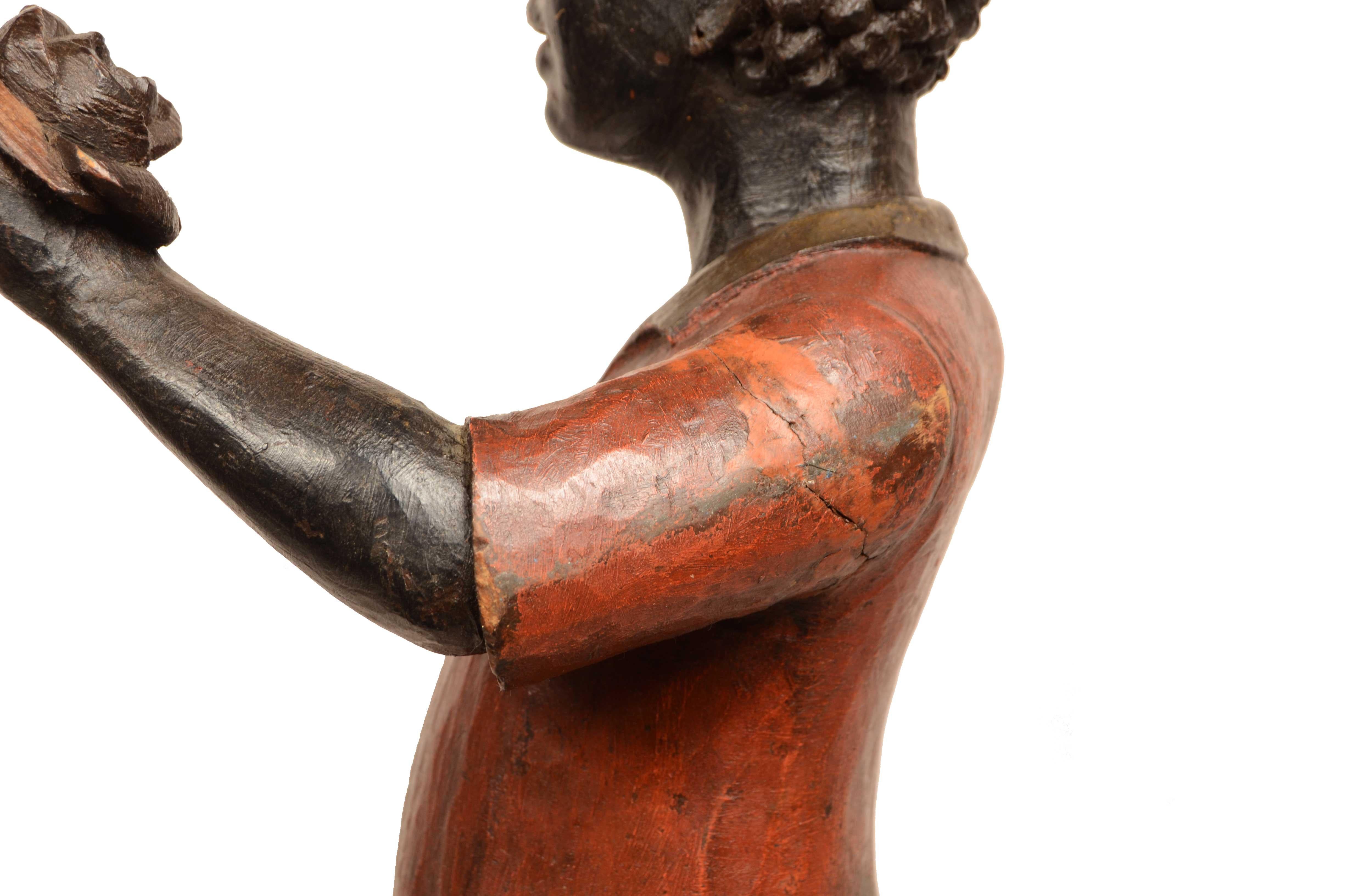 Pequeño mascarón de proa de madera tallada que representa al joven Moretto Venecia finales del siglo XIX en venta 8