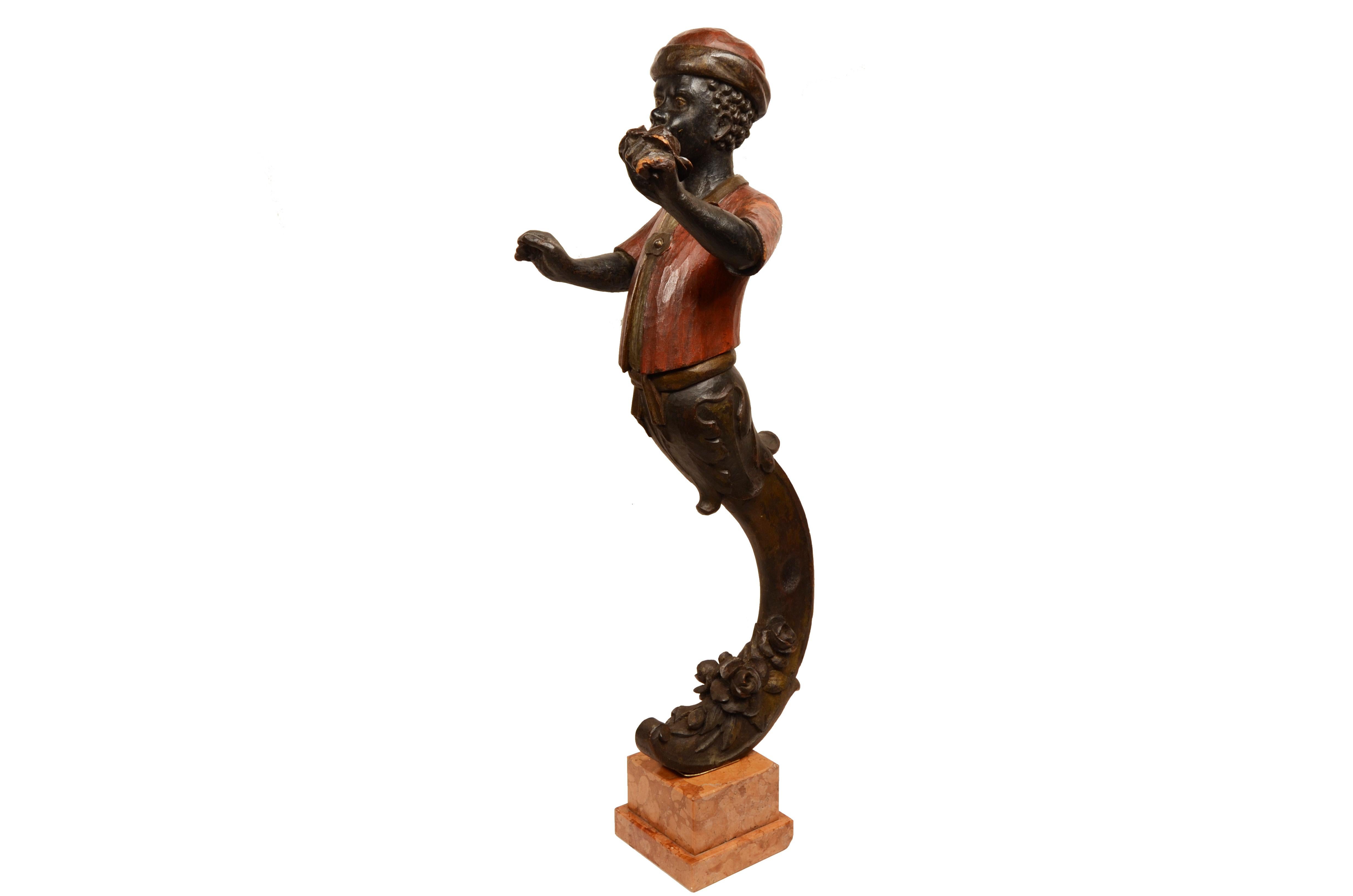 Pequeño mascarón de proa de madera tallada que representa al joven Moretto Venecia finales del siglo XIX en venta 1