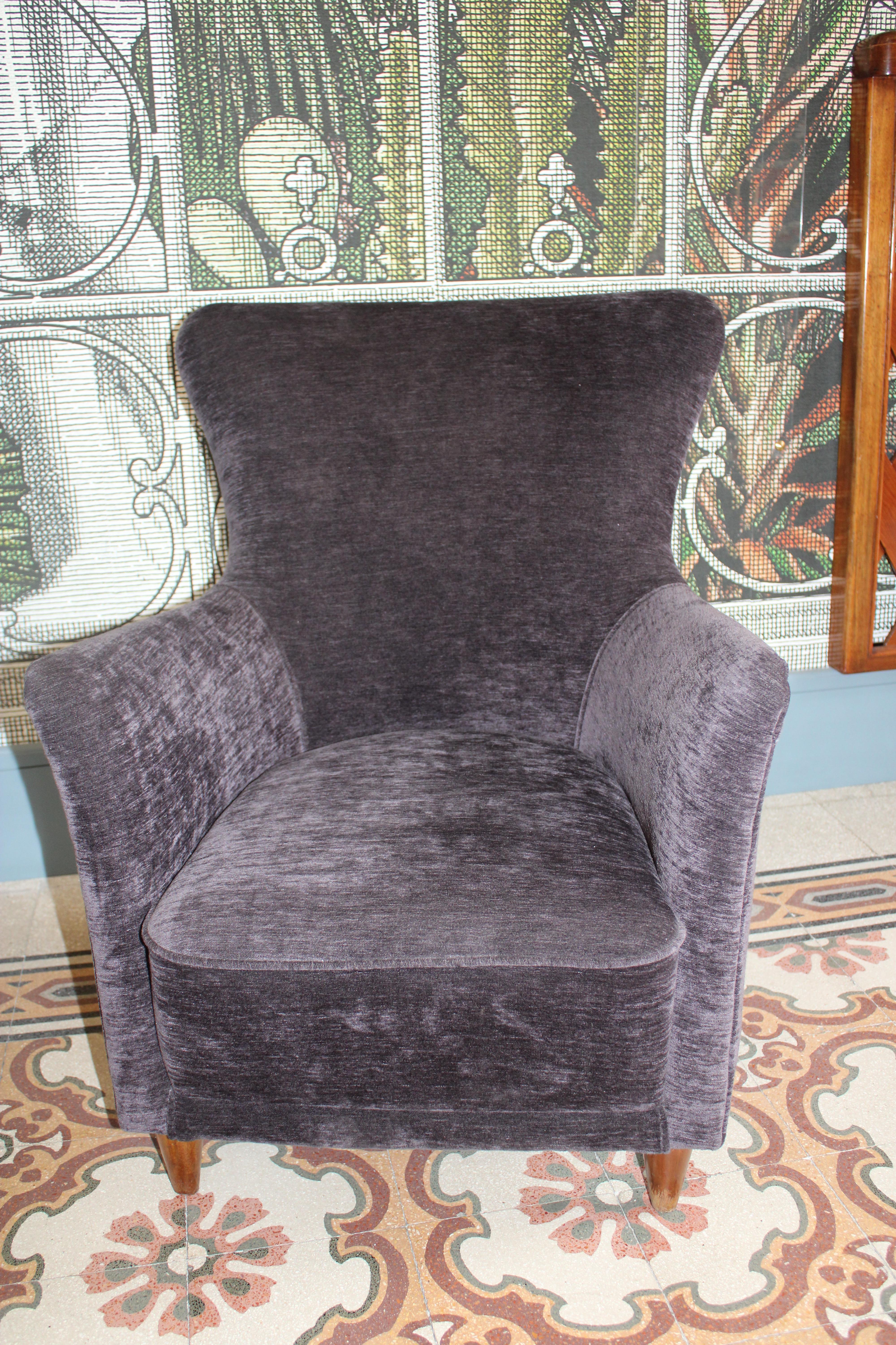Sillón pequeño de terciopelo gris Italia 1950 Paolo Buffa Moderno de mediados de siglo en venta