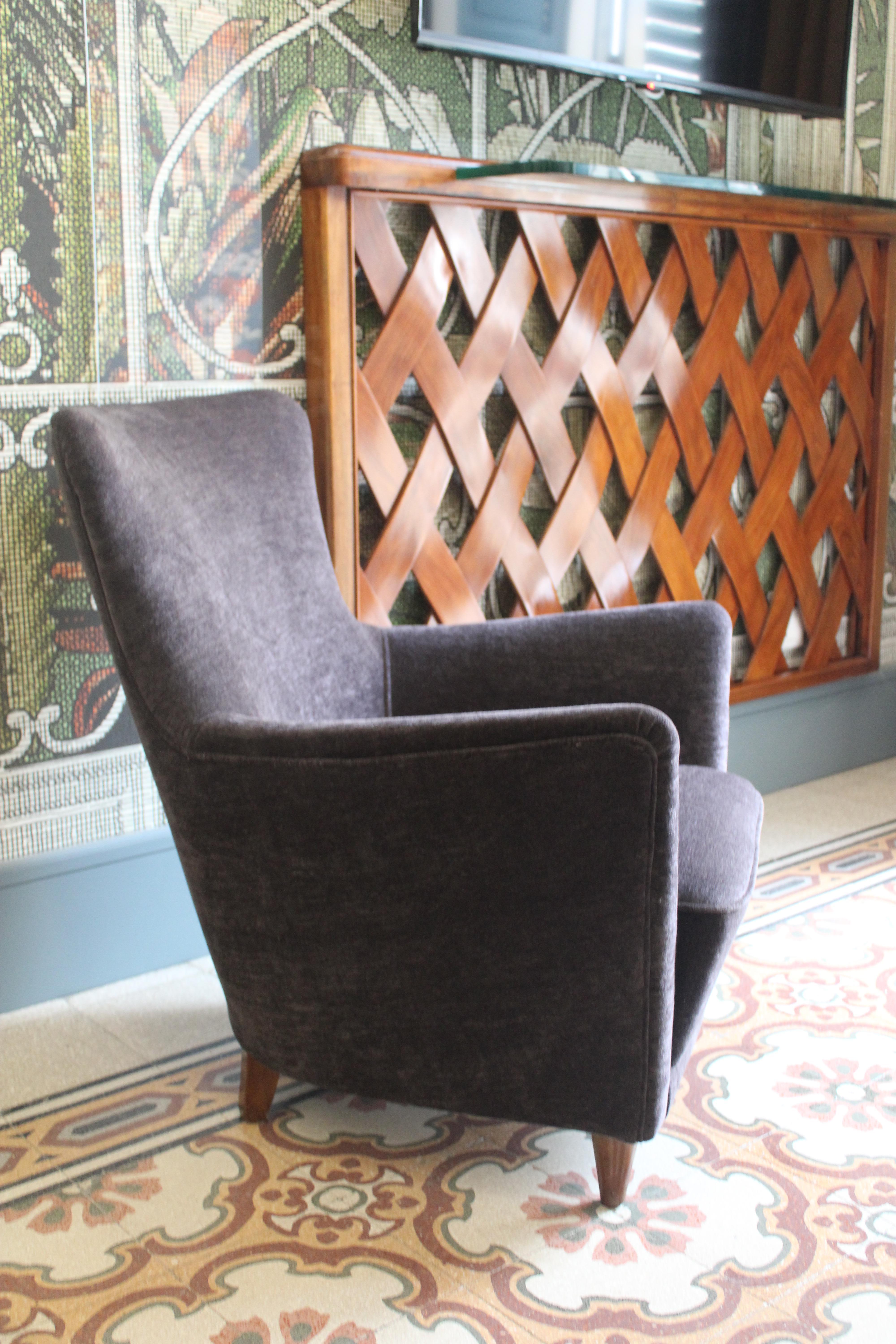 Sillón pequeño de terciopelo gris Italia 1950 Paolo Buffa en venta 1