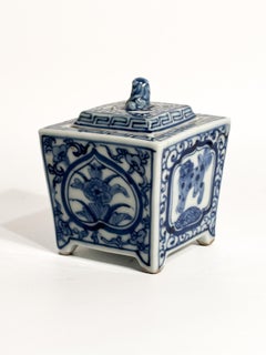 Kleines handbemaltes chinesisches Porzellan Potiche 1950er Jahre