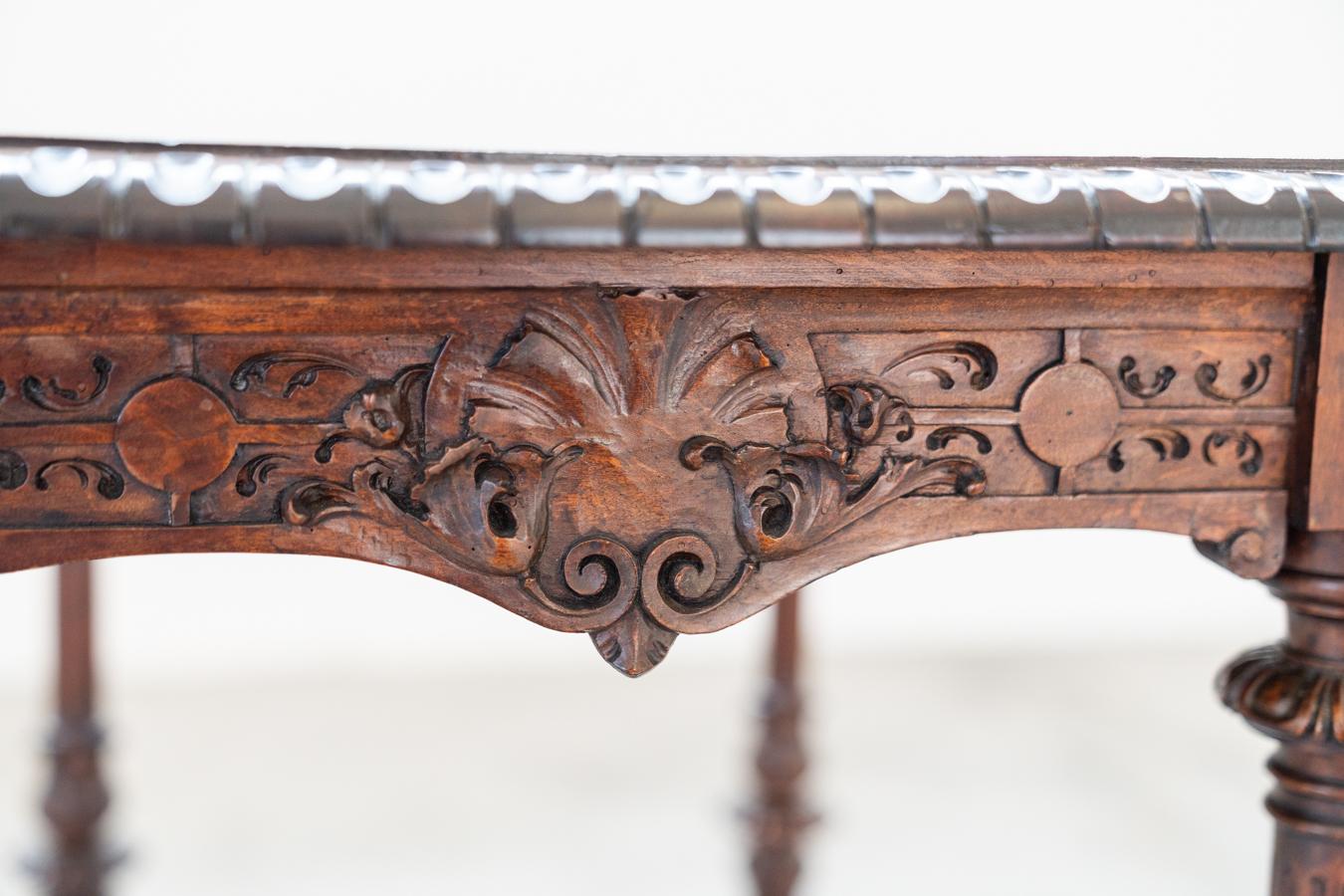 Small Louis XIV style desk - 19th century For Sale 3