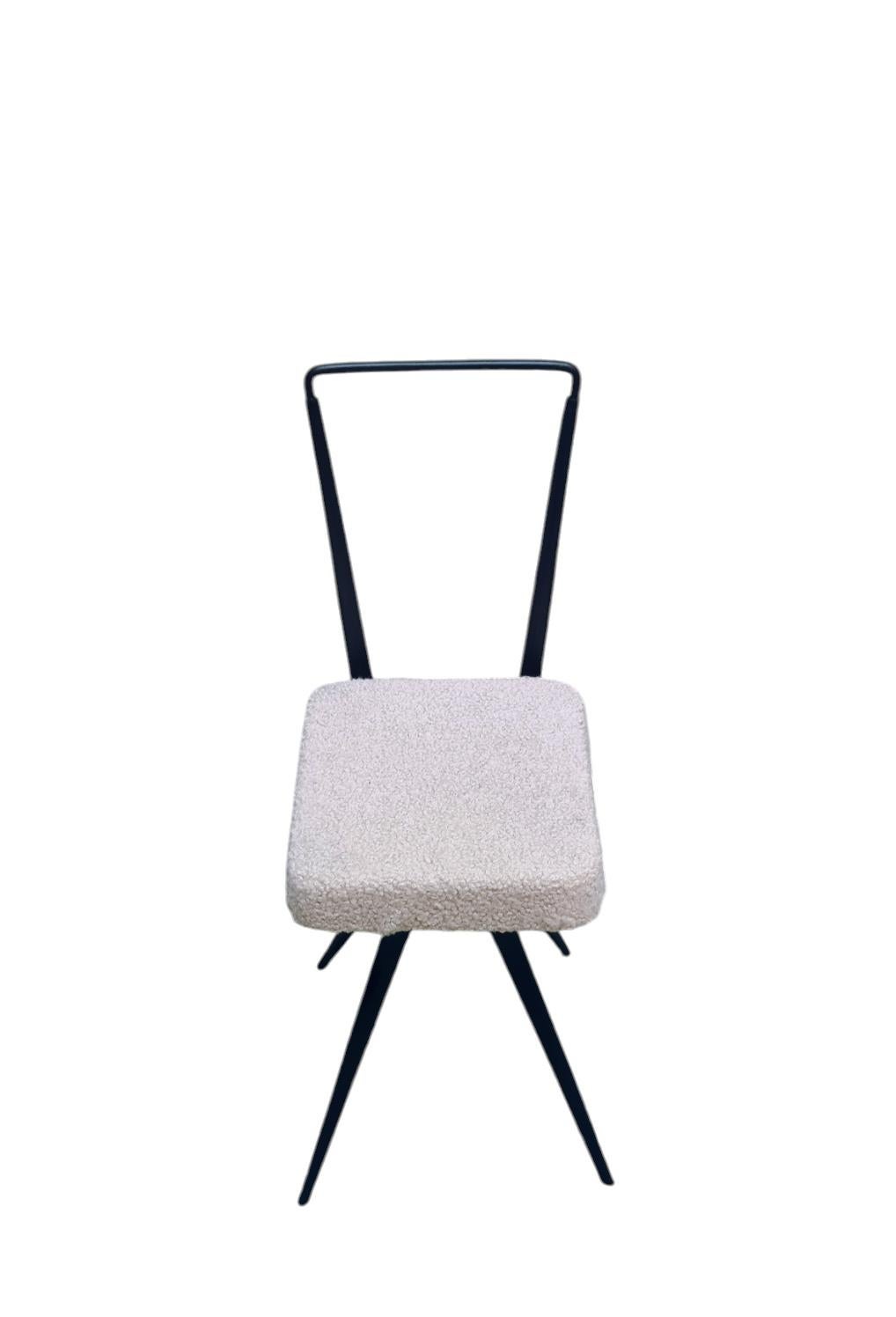 Small Design Chair with Metal Frame and Boucle Seat, Italy 19 In Good Condition For Sale In Naples, IT