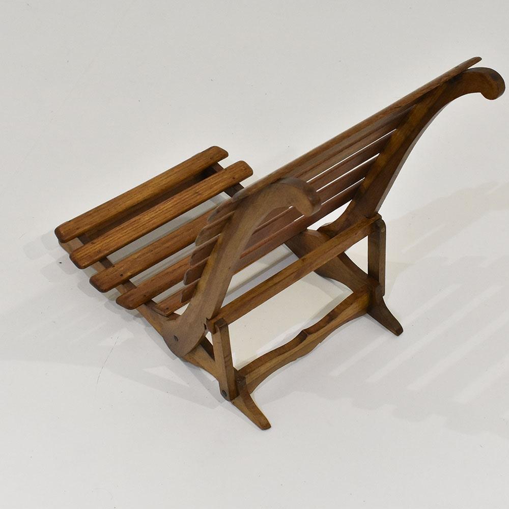 Italian Small Folding Beach Chair, Beech Wood, Twentieth Century                    For Sale