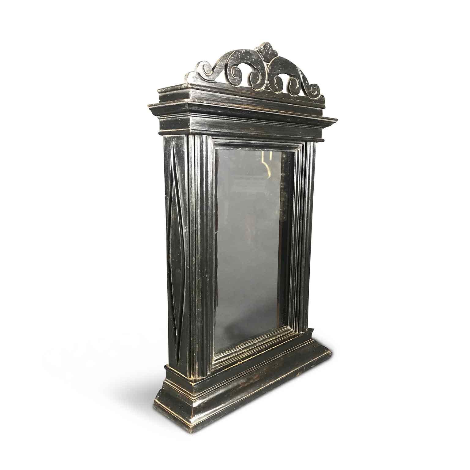 Pequeña vitrina de madera neoclásica italiana Caja de madera ebonizada Principios del siglo XIX Renacimiento neoclásico en venta