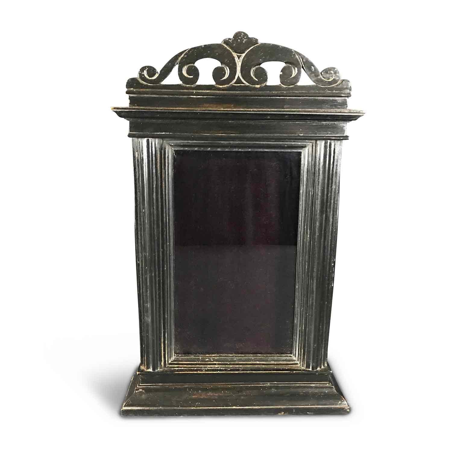 Pequeña vitrina de madera neoclásica italiana Caja de madera ebonizada Principios del siglo XIX European en venta