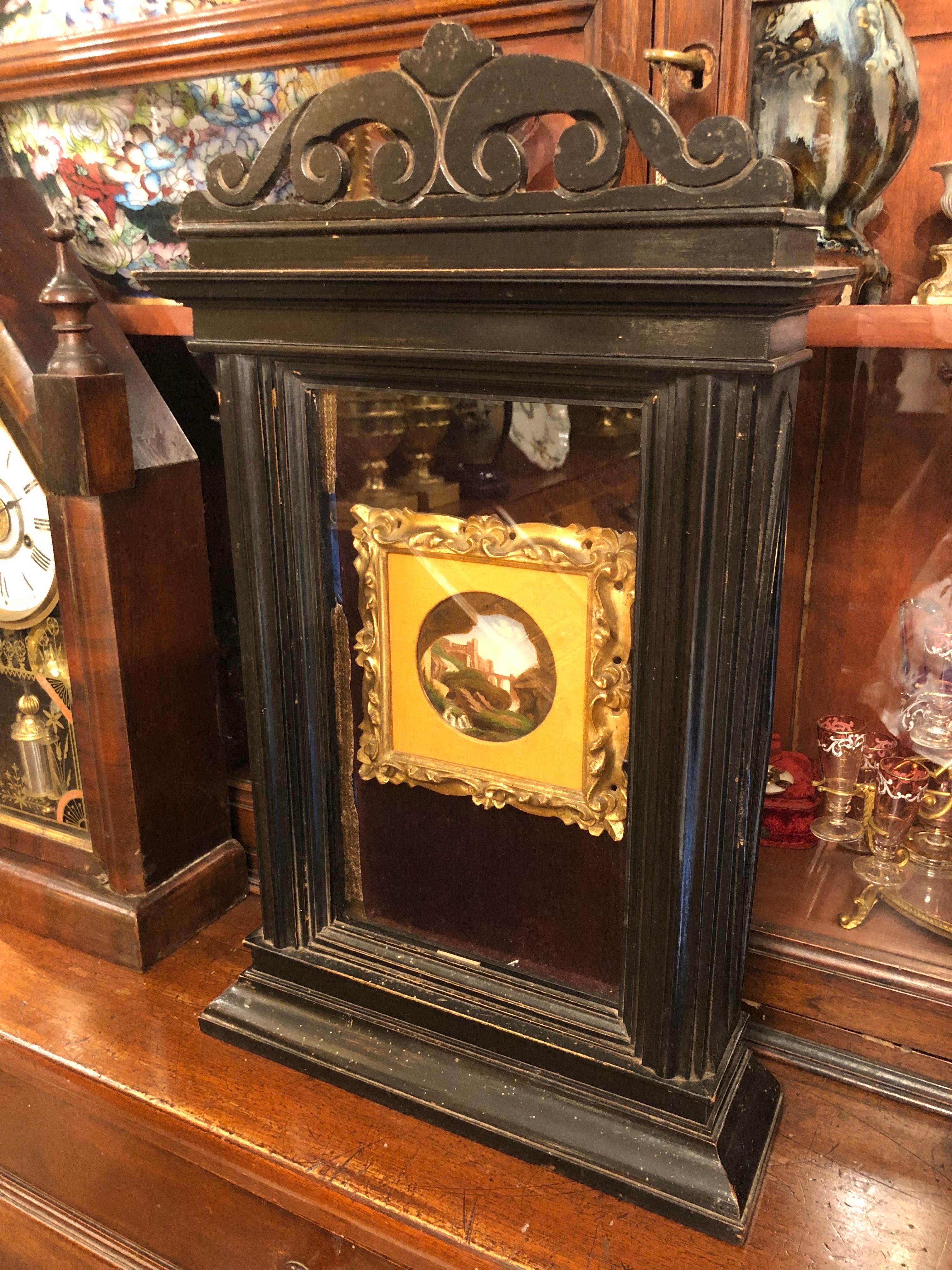 Pequeña vitrina de madera neoclásica italiana Caja de madera ebonizada Principios del siglo XIX Terciopelo en venta