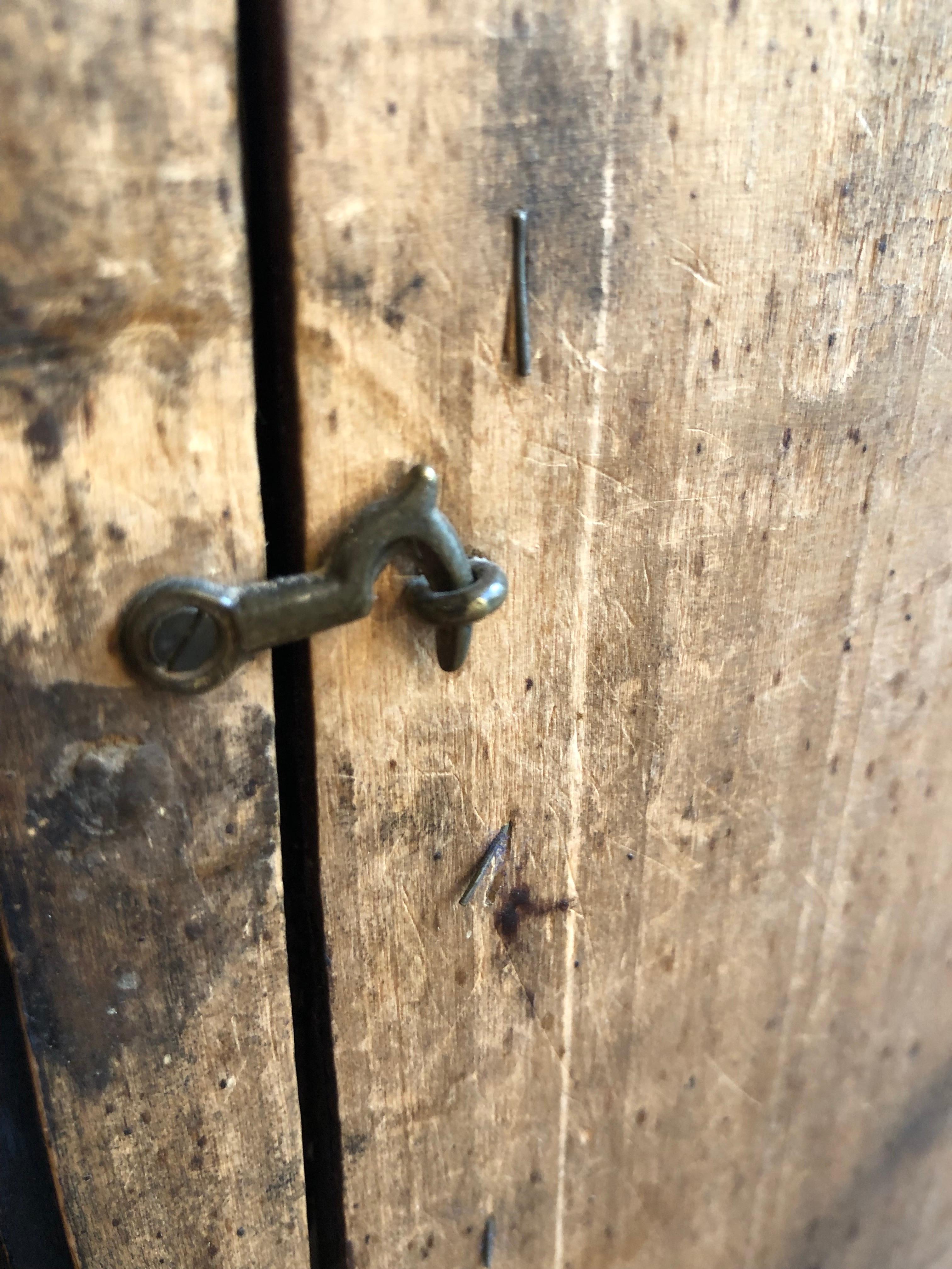 Pequeña vitrina de madera neoclásica italiana Caja de madera ebonizada Principios del siglo XIX en venta 1
