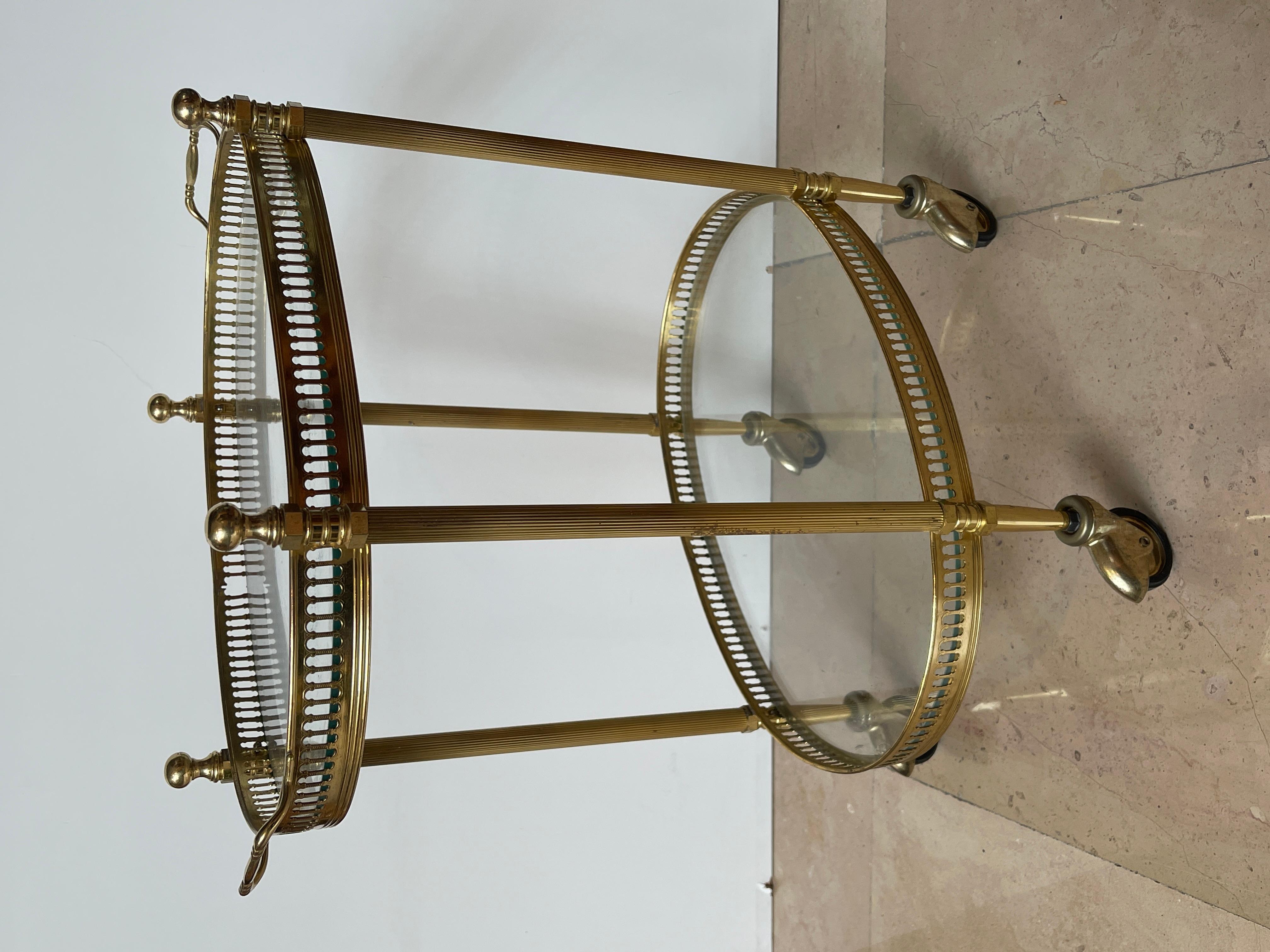 20th Century Piccolo carrello da bar ovale in ottone vintage degli anni '70 en vente