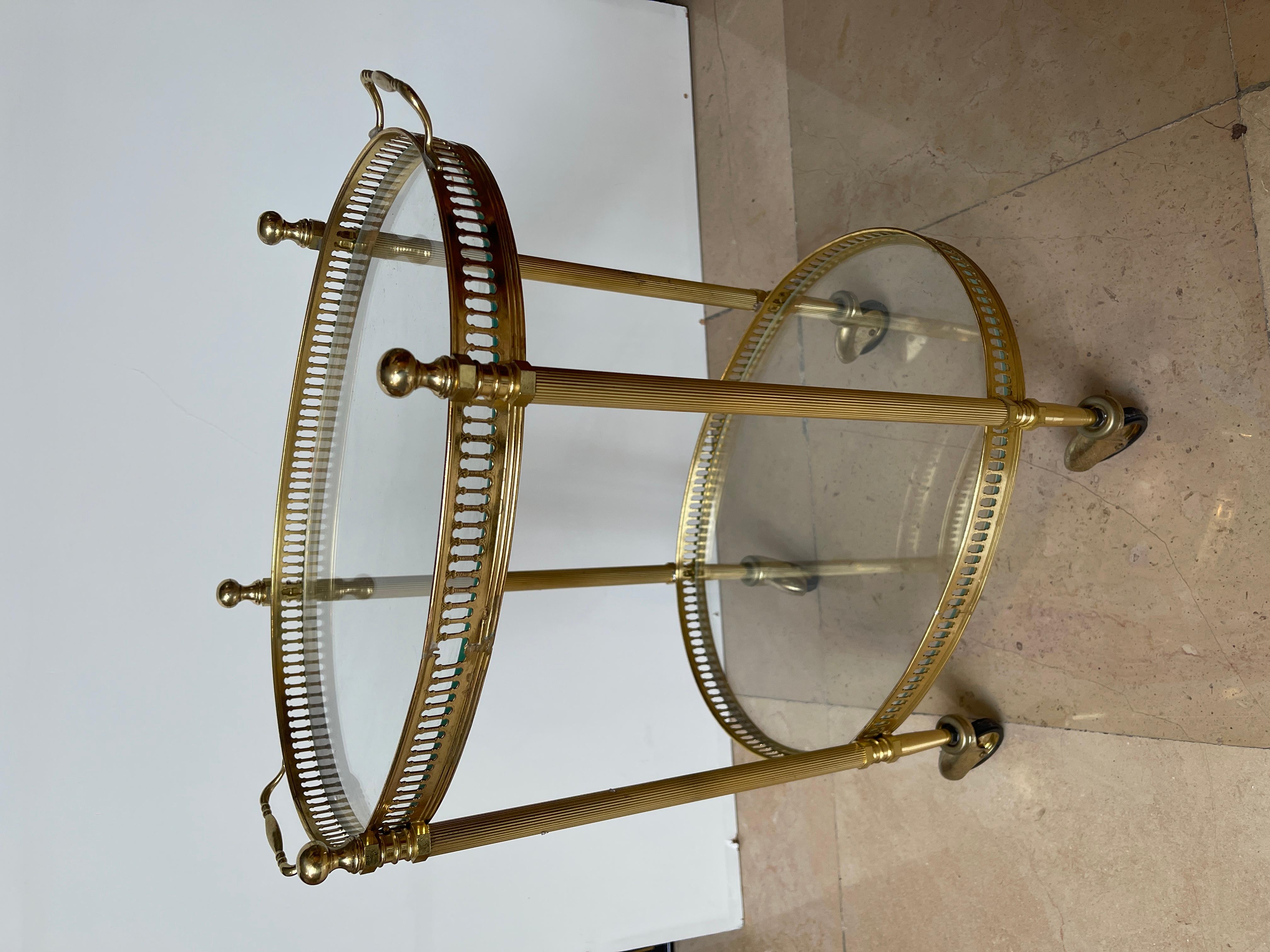 Laiton Piccolo carrello da bar ovale in ottone vintage degli anni '70 en vente
