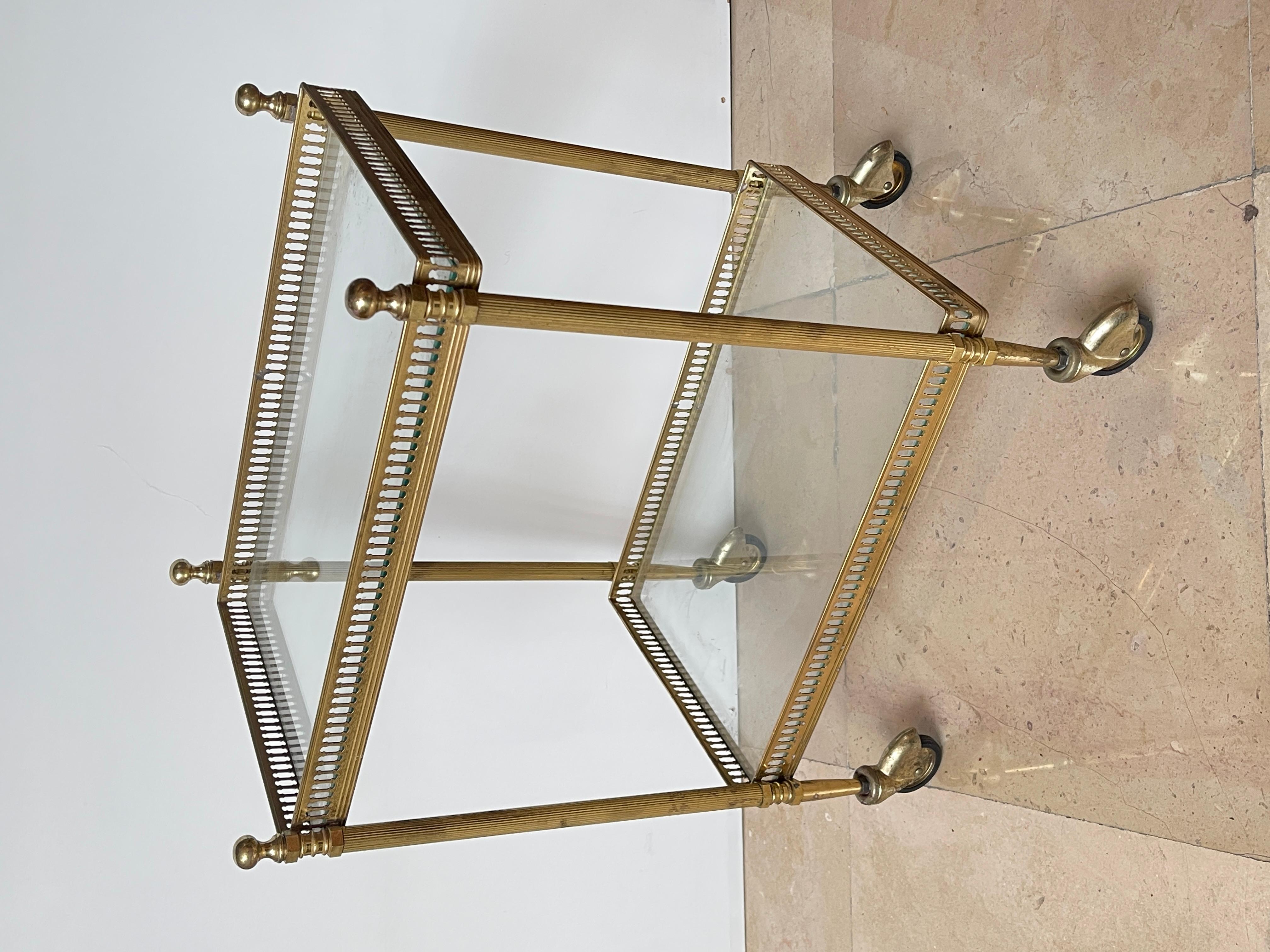20th Century Piccolo carrello da bar rettangolare in ottone e vetro vintage degli anni '60 en vente