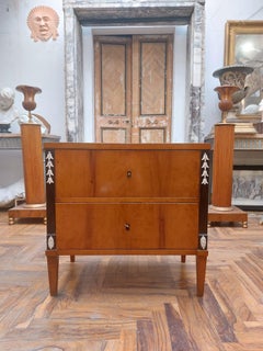 Small Veneto chest of drawers in cherry wood