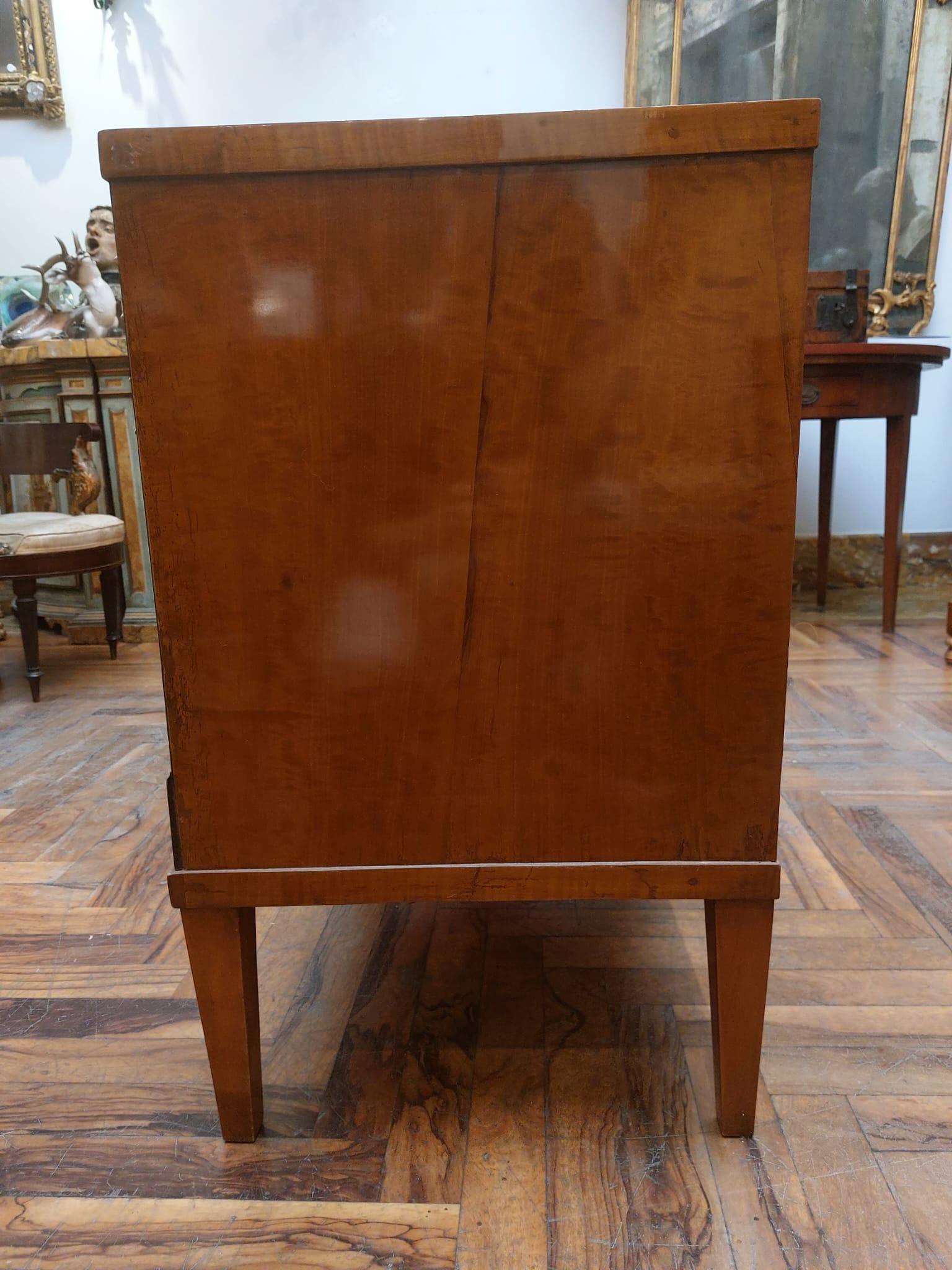 Biedermeier Small Veneto chest of drawers in cherry wood For Sale