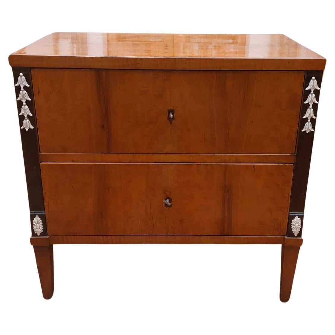 Small Veneto chest of drawers in cherry wood