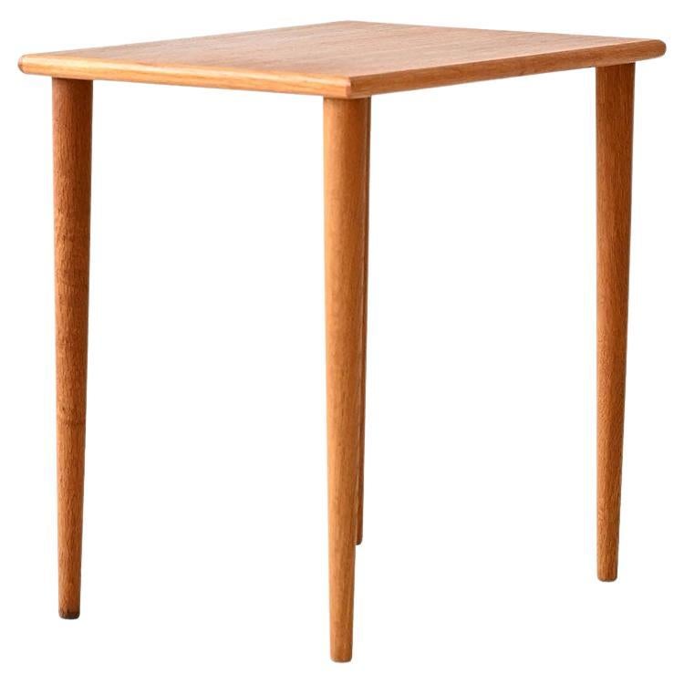 Small Scandinavian 1950s coffee table with turned legs For Sale