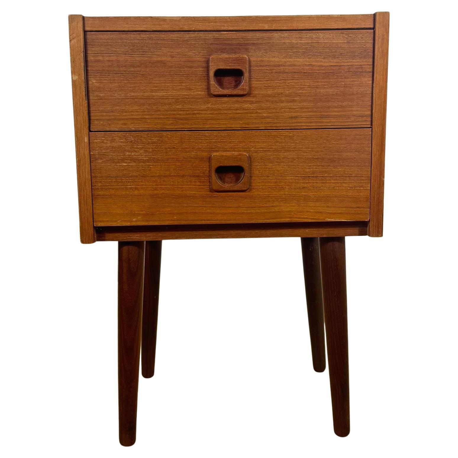 Piccolo comodino vintage danese in teak – design mid-century anni ’60