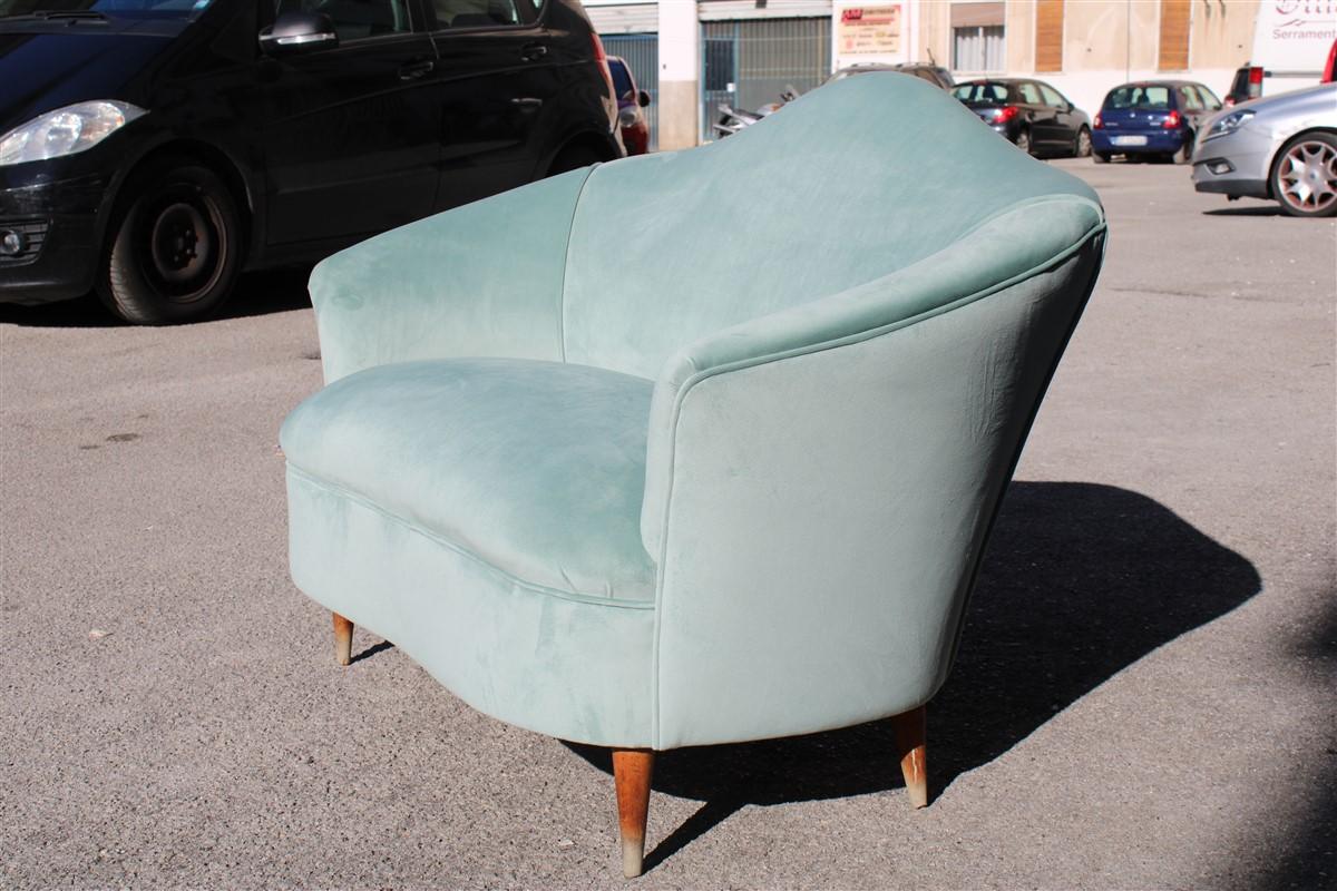 Kleines 2-Sitzer Sofa Cesare Lacca Italien 1950er Jahre restauriert Grüner Samt im Angebot 4