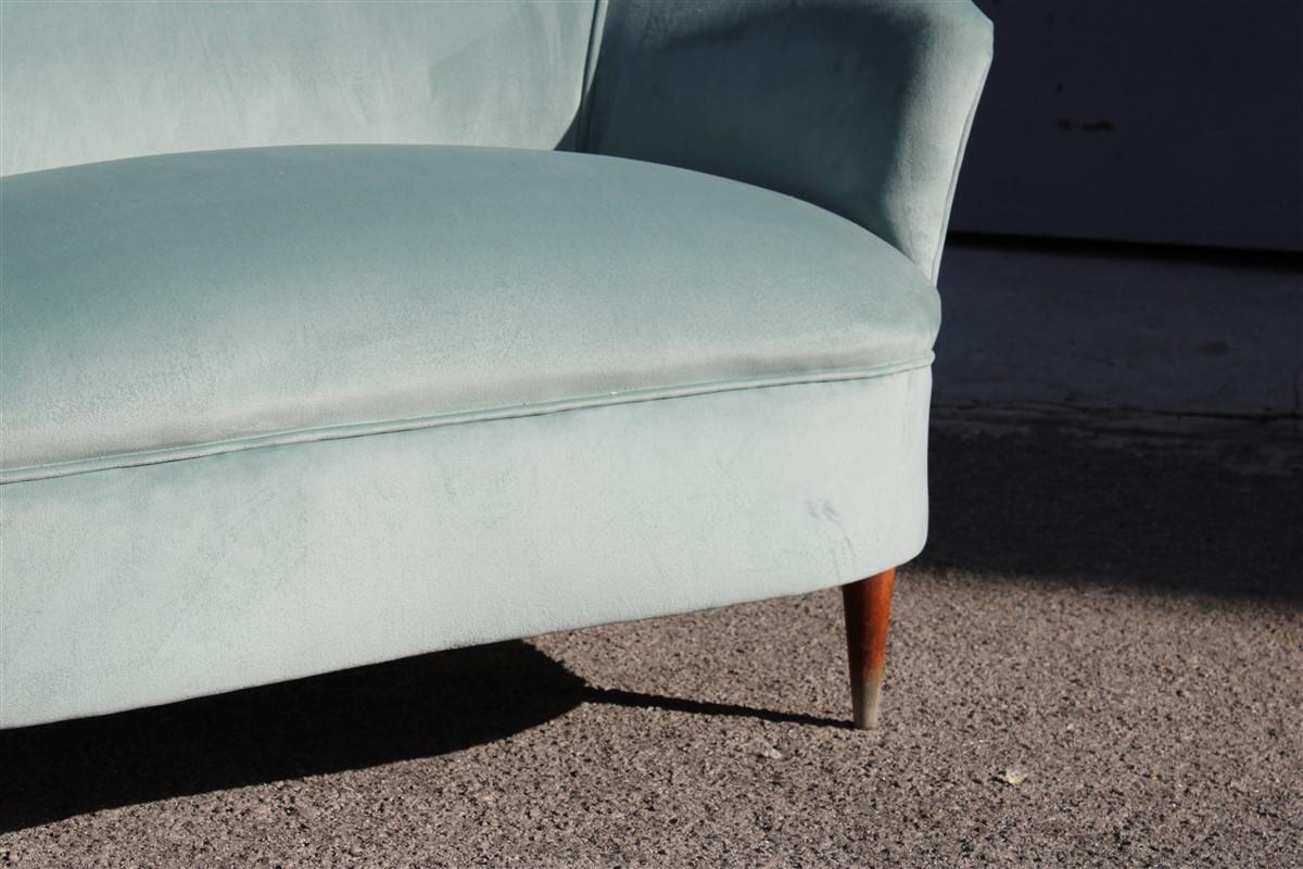 Kleines 2-Sitzer Sofa Cesare Lacca Italien 1950er Jahre restauriert Grüner Samt (Italian) im Angebot