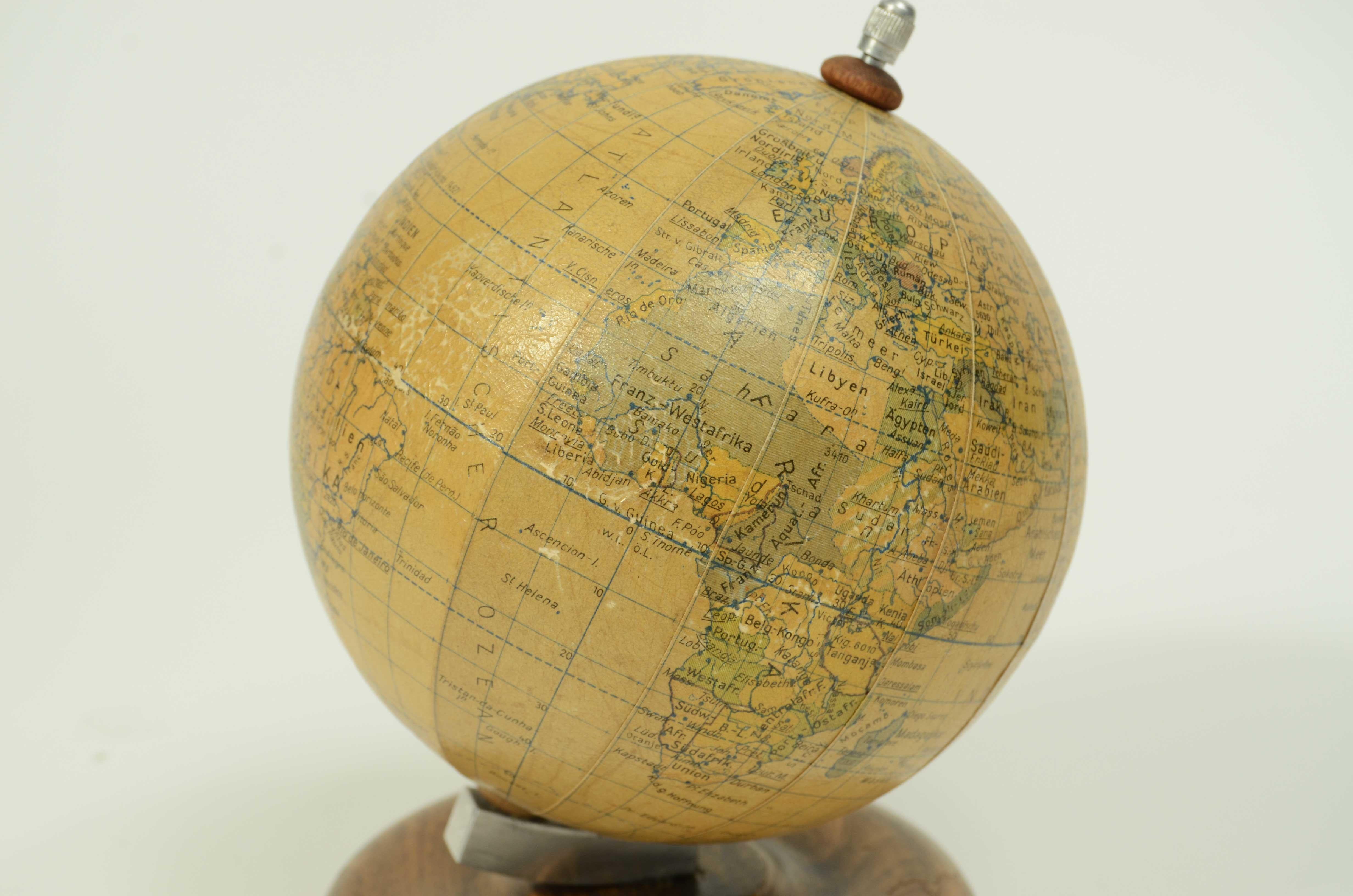 Piccolo globo terrestre edito da Räths Politischer Erdglobus DDR anni '50 (20th Century) im Angebot