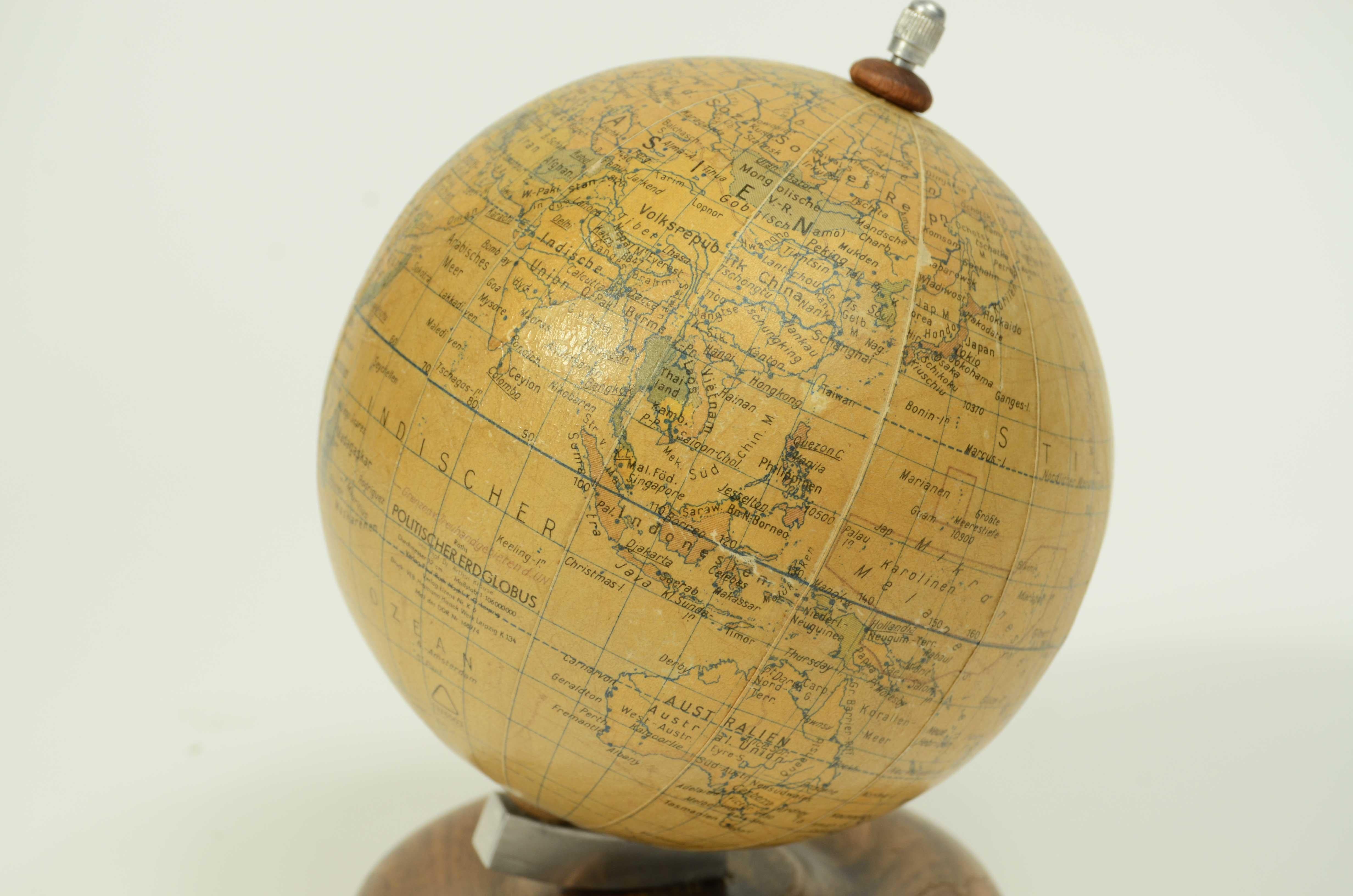Piccolo globo terrestre edito da Räths Politischer Erdglobus DDR anni '50 im Angebot 3