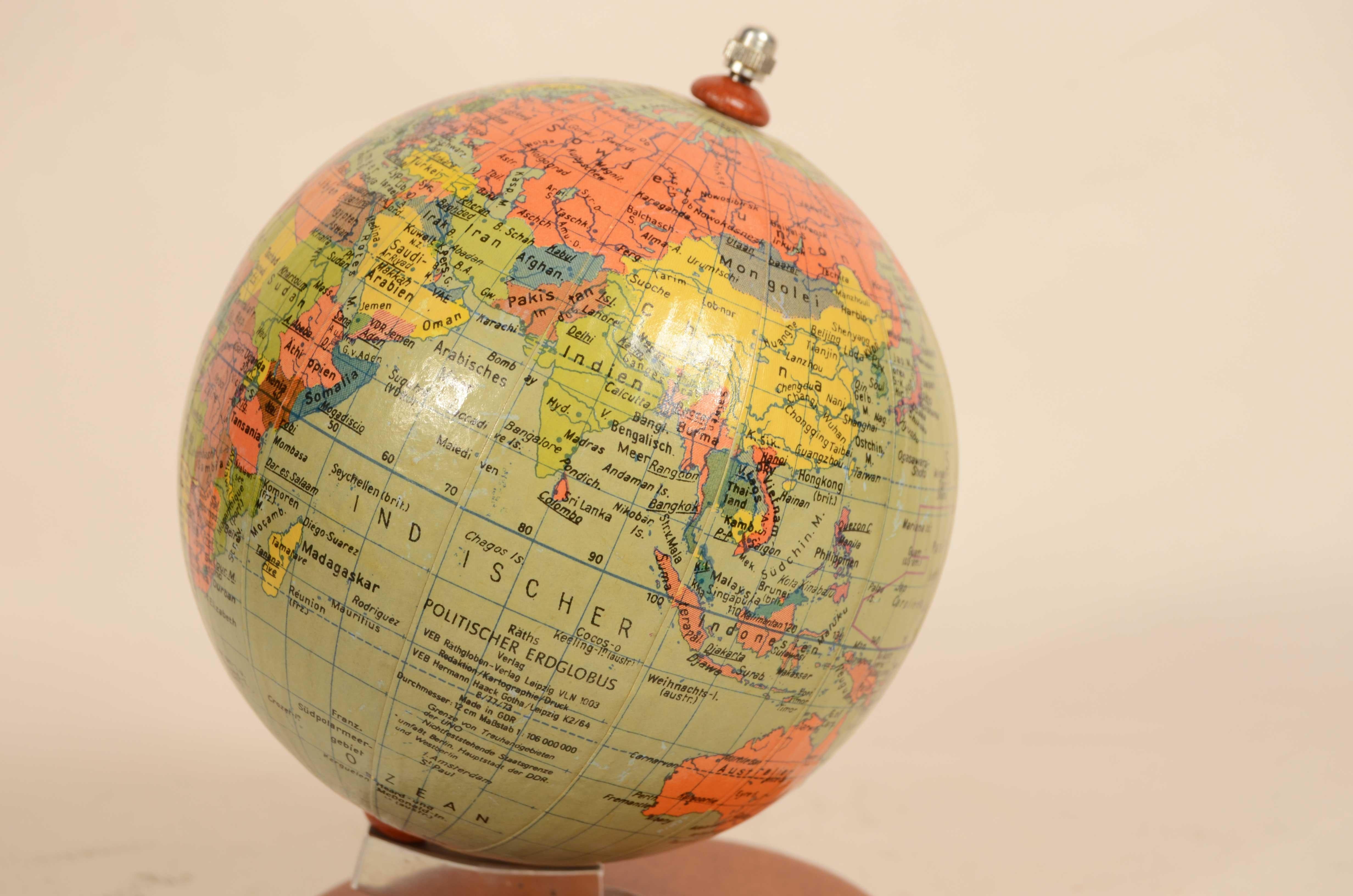 Mid-20th Century Small globe published by Räths Politischer Erdglobus from the 1950s