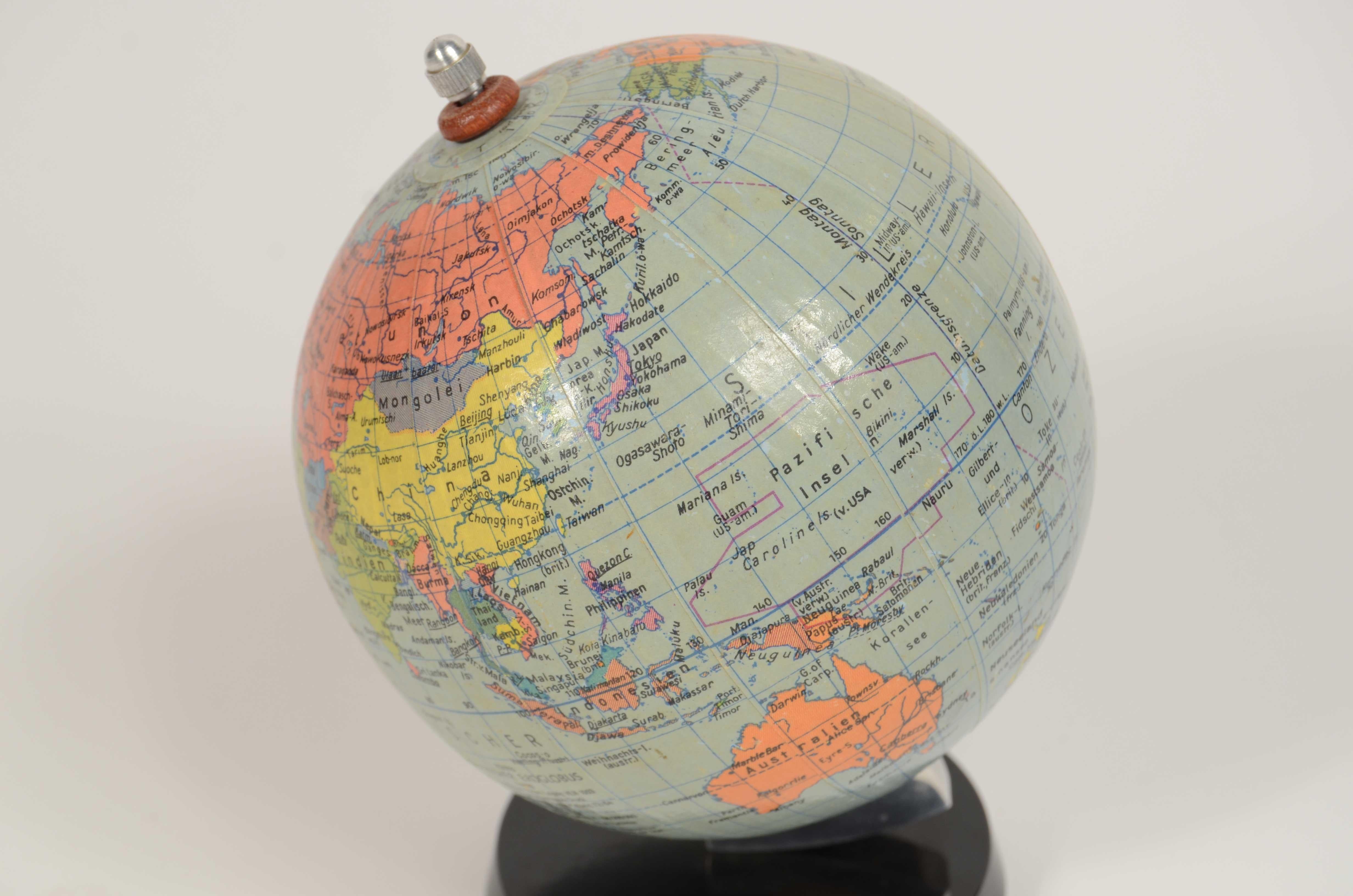 Piccolo globo terrestre Räths Politischer Erdglobus anni '50 base bachelite (20th Century) im Angebot