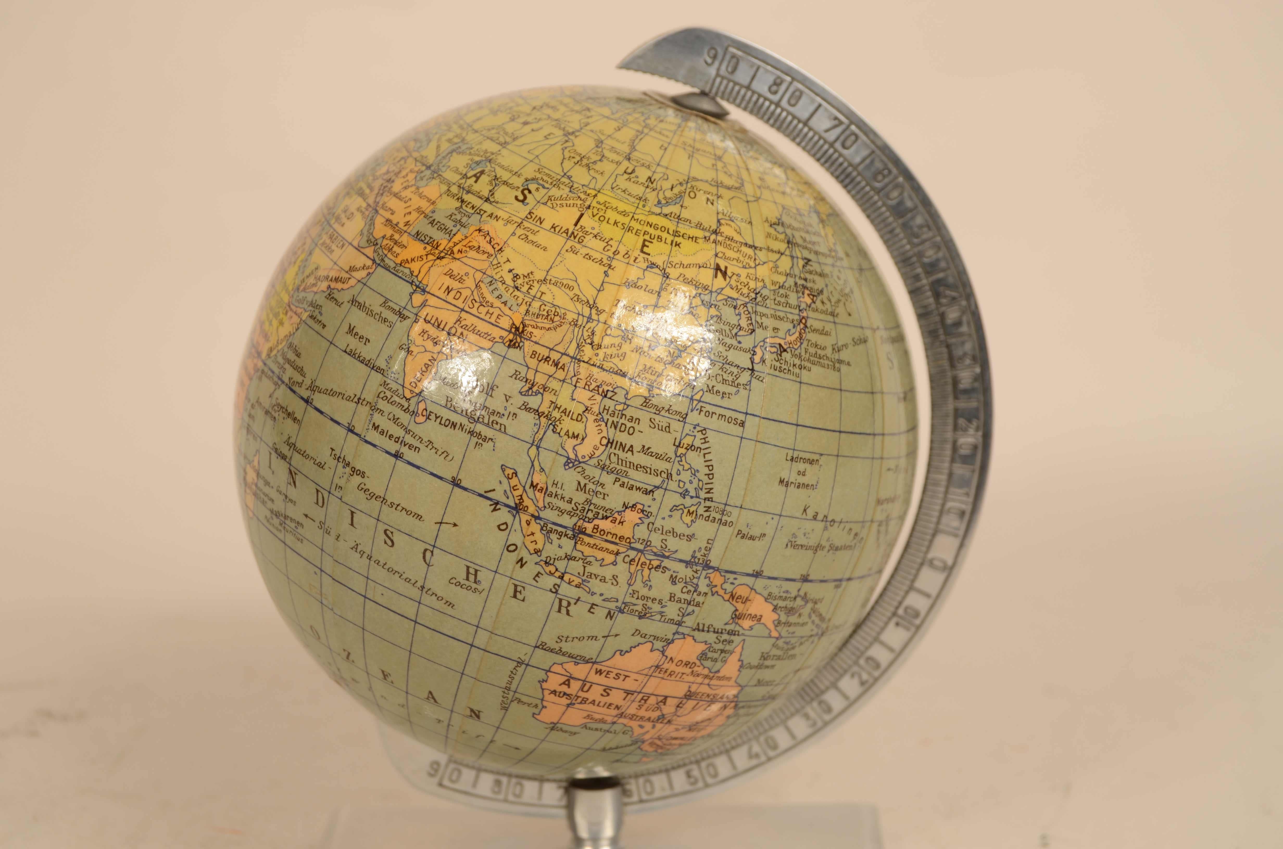 20th Century Small German globe published by Columbus Schulerglobus from the 1950s