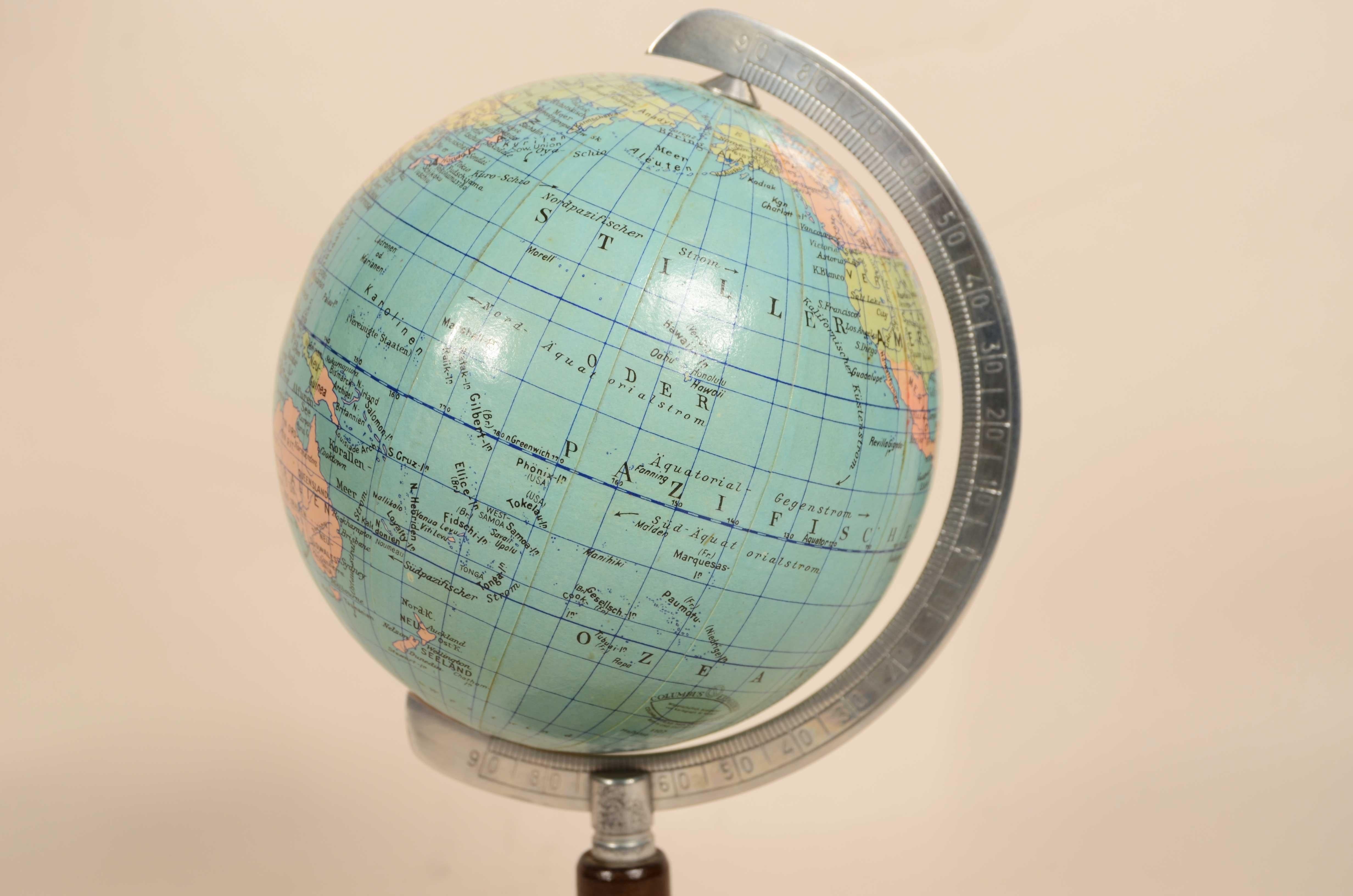 Papier Petit globe allemand publié par Columbus Schulerglobus dans les années 1950 en vente
