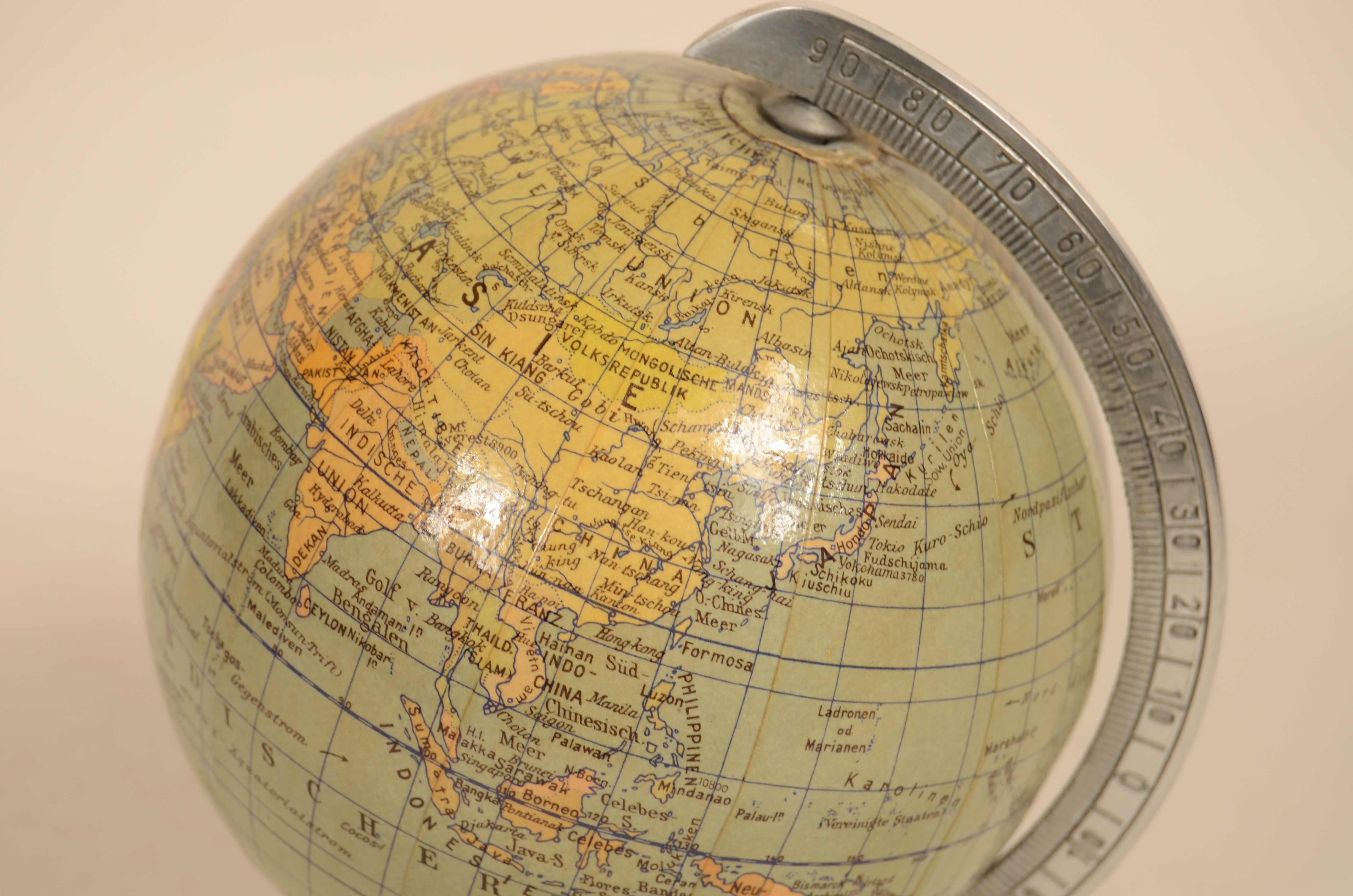 Small German globe published by Columbus Schulerglobus from the 1950s 3