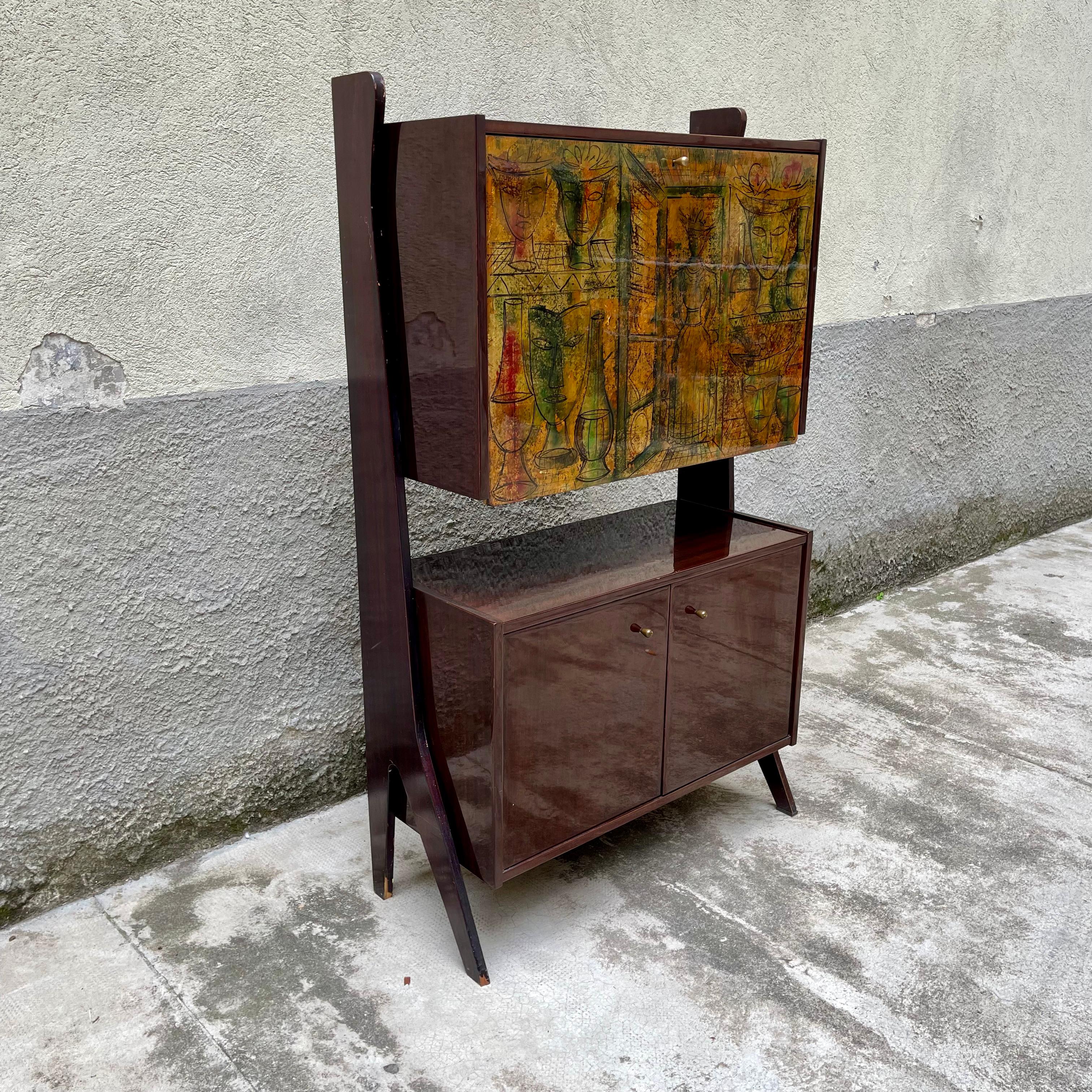 Kleiner Schrank mit Bar und Innenbeleuchtung - Italien - 1950er Jahre (Moderne der Mitte des Jahrhunderts) im Angebot