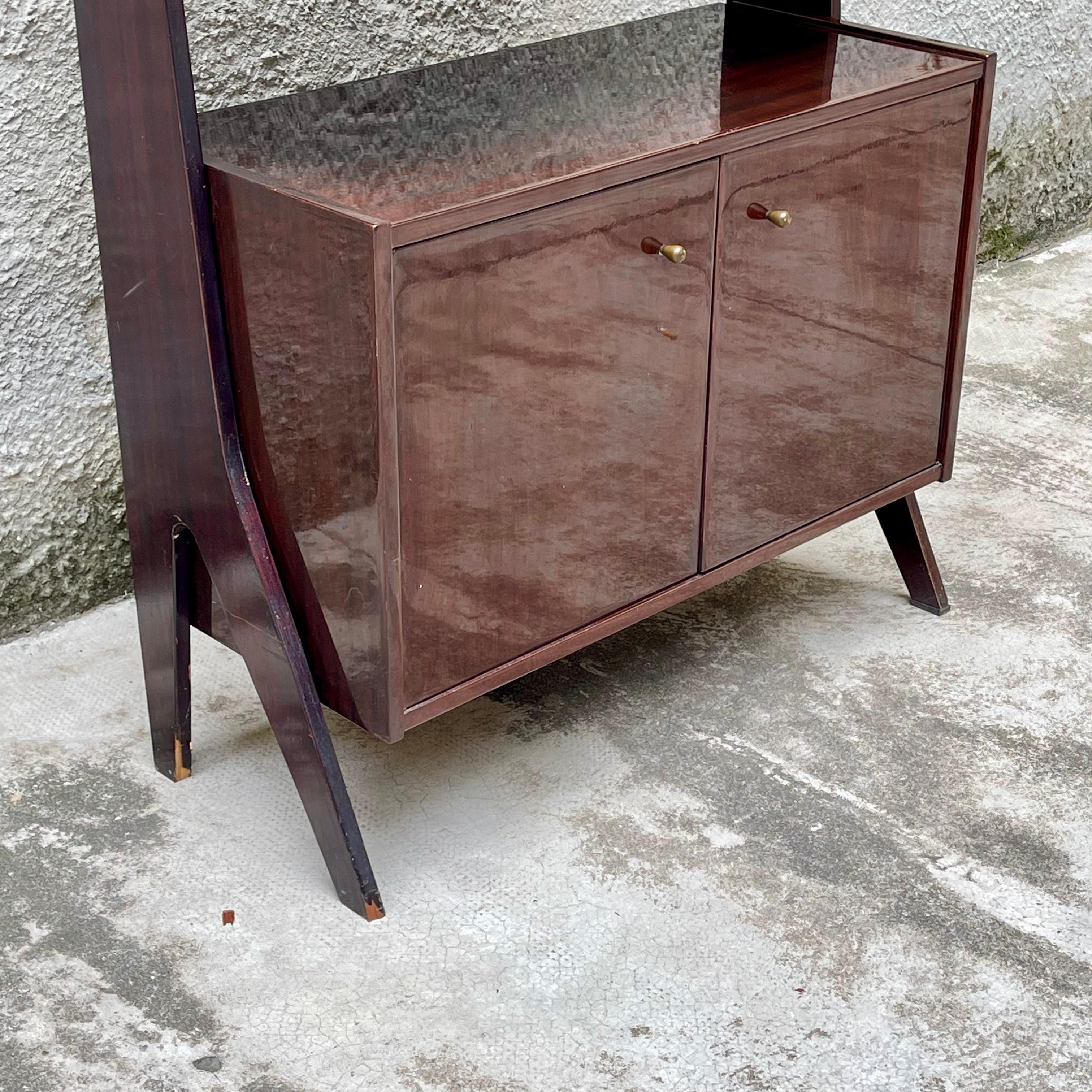 Kleiner Schrank mit Bar und Innenbeleuchtung - Italien - 1950er Jahre (20th Century) im Angebot