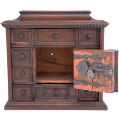 Piccolo monetiere in legno di noce, Italia