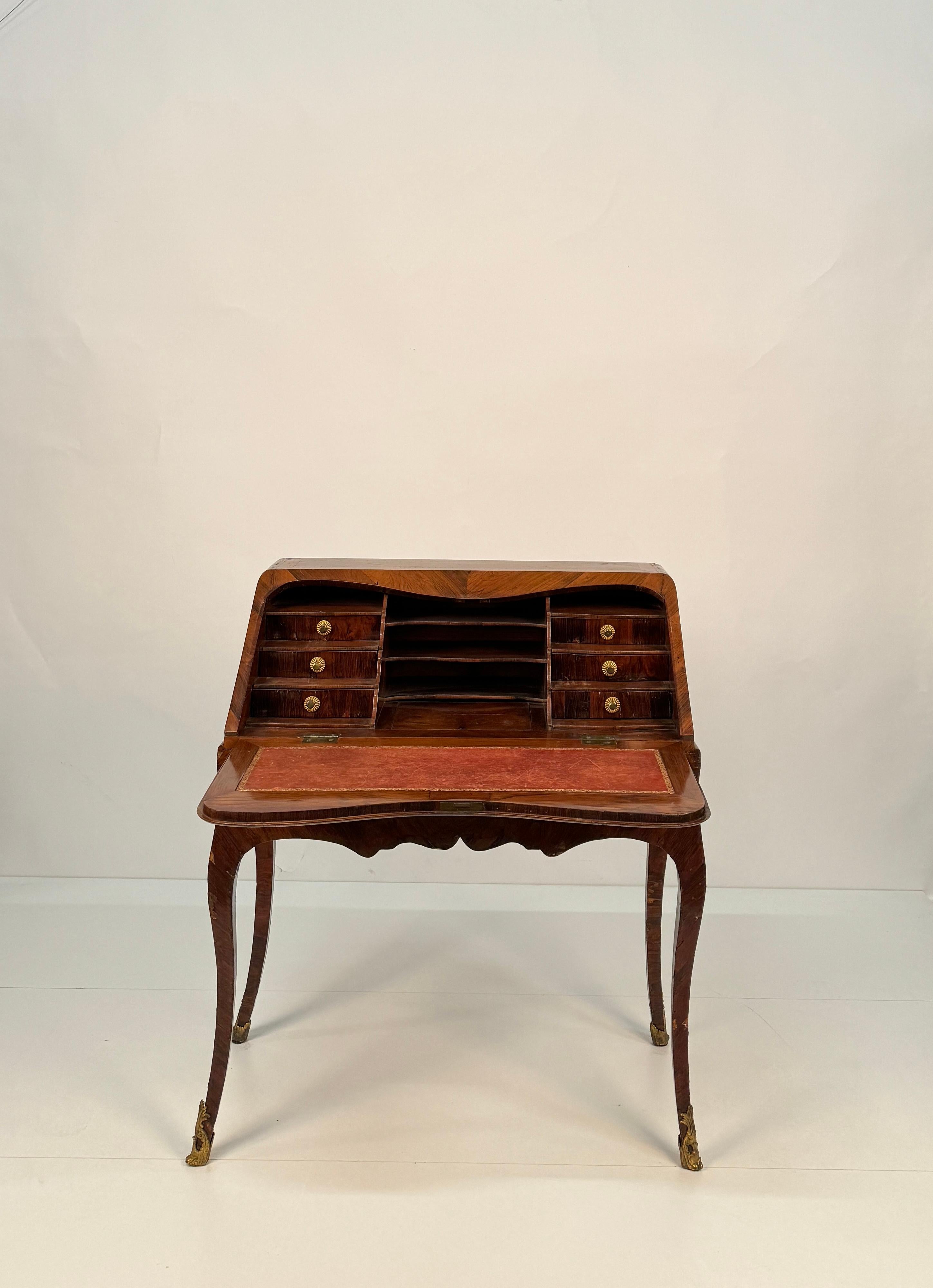 Kleiner Klappschreibtisch, getäfelt mit Bois de Violette, Genua, 18 im Angebot 1