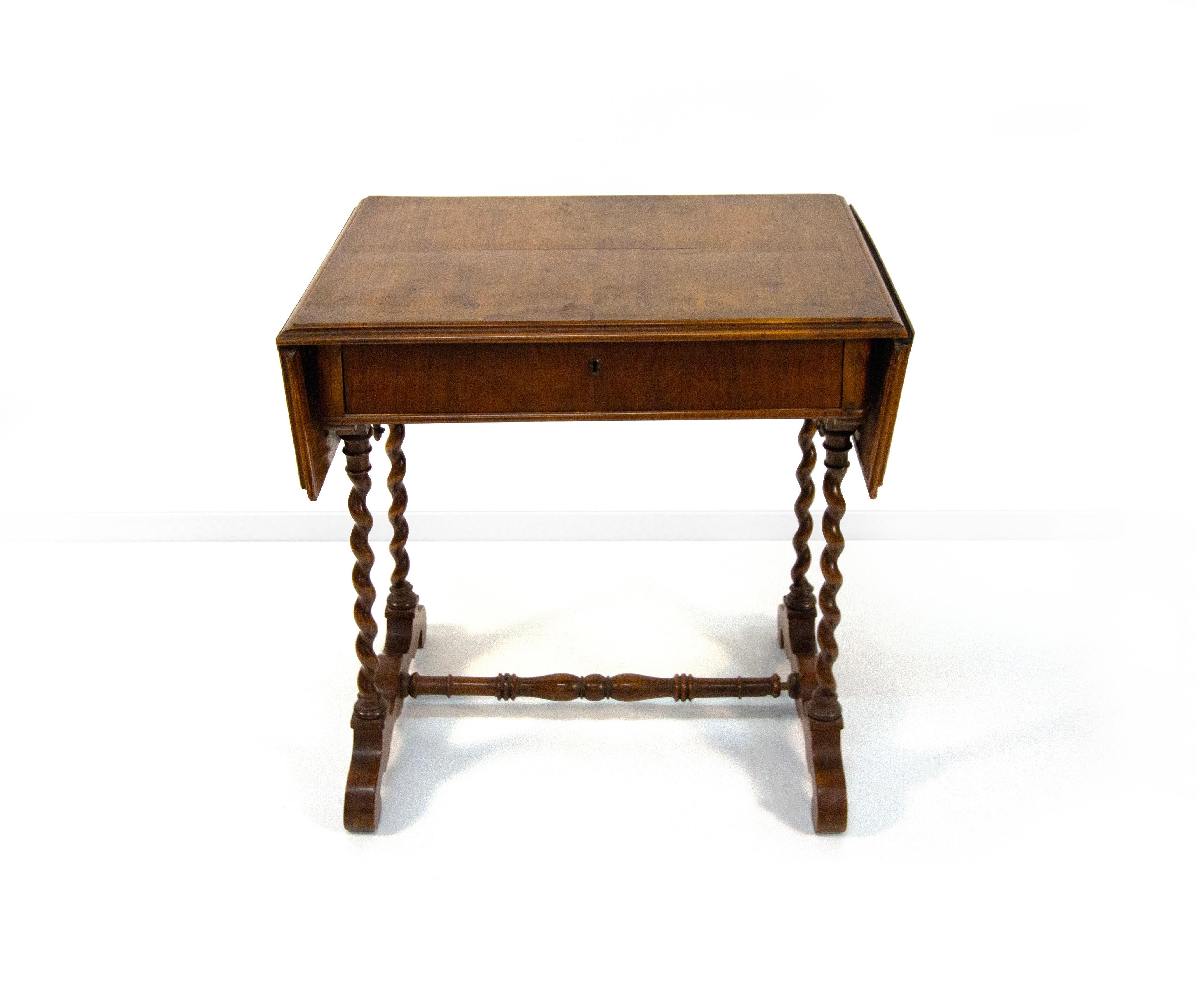 Piccolo scrittoio ad alette in legno, XIX Secolo in vendita 5