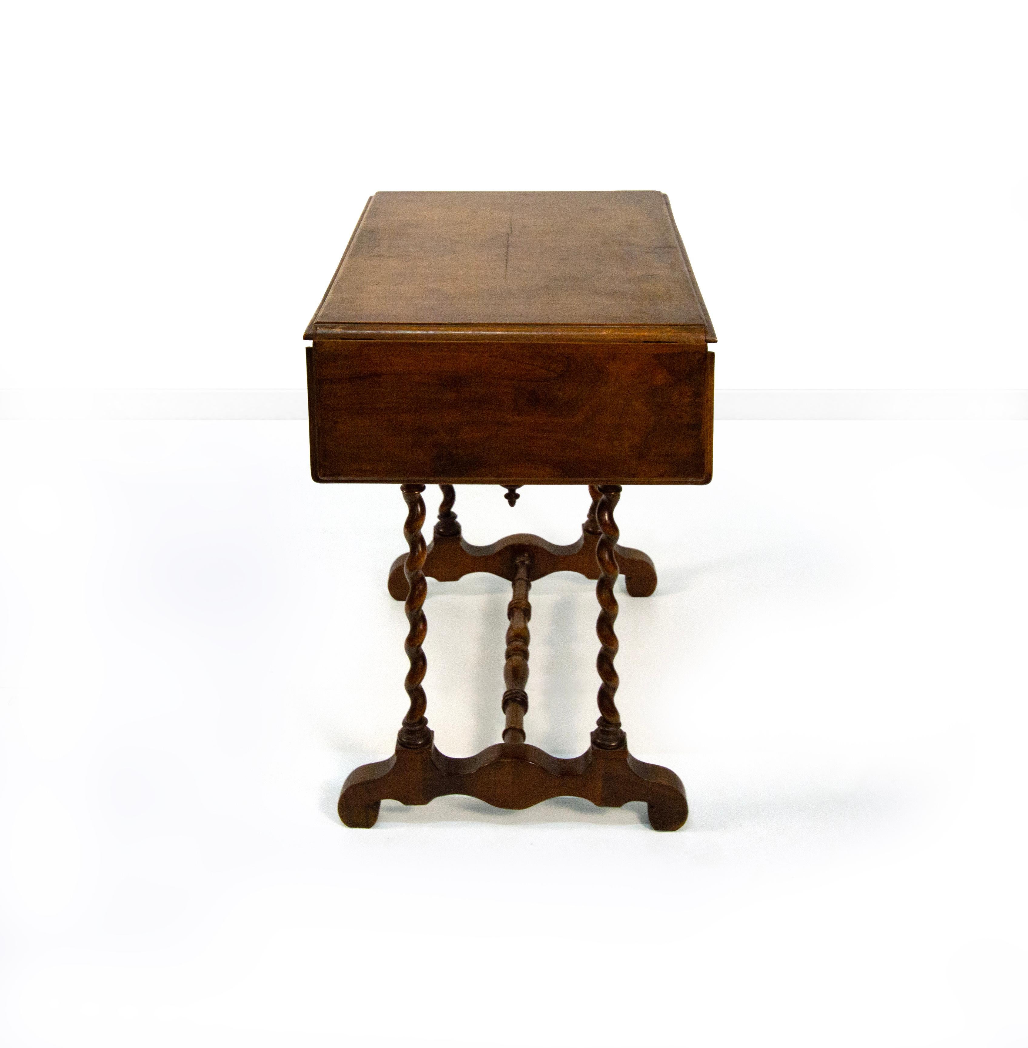 Piccolo scrittoio ad alette in legno, XIX Secolo in vendita 1