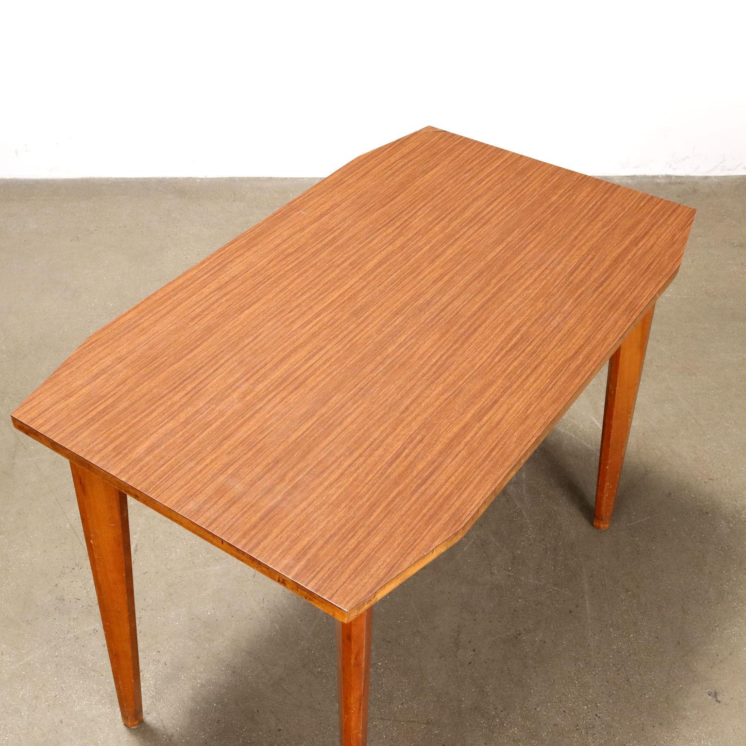 Kleiner Schreibtisch aus den 1950er Jahren (Moderne der Mitte des Jahrhunderts) im Angebot