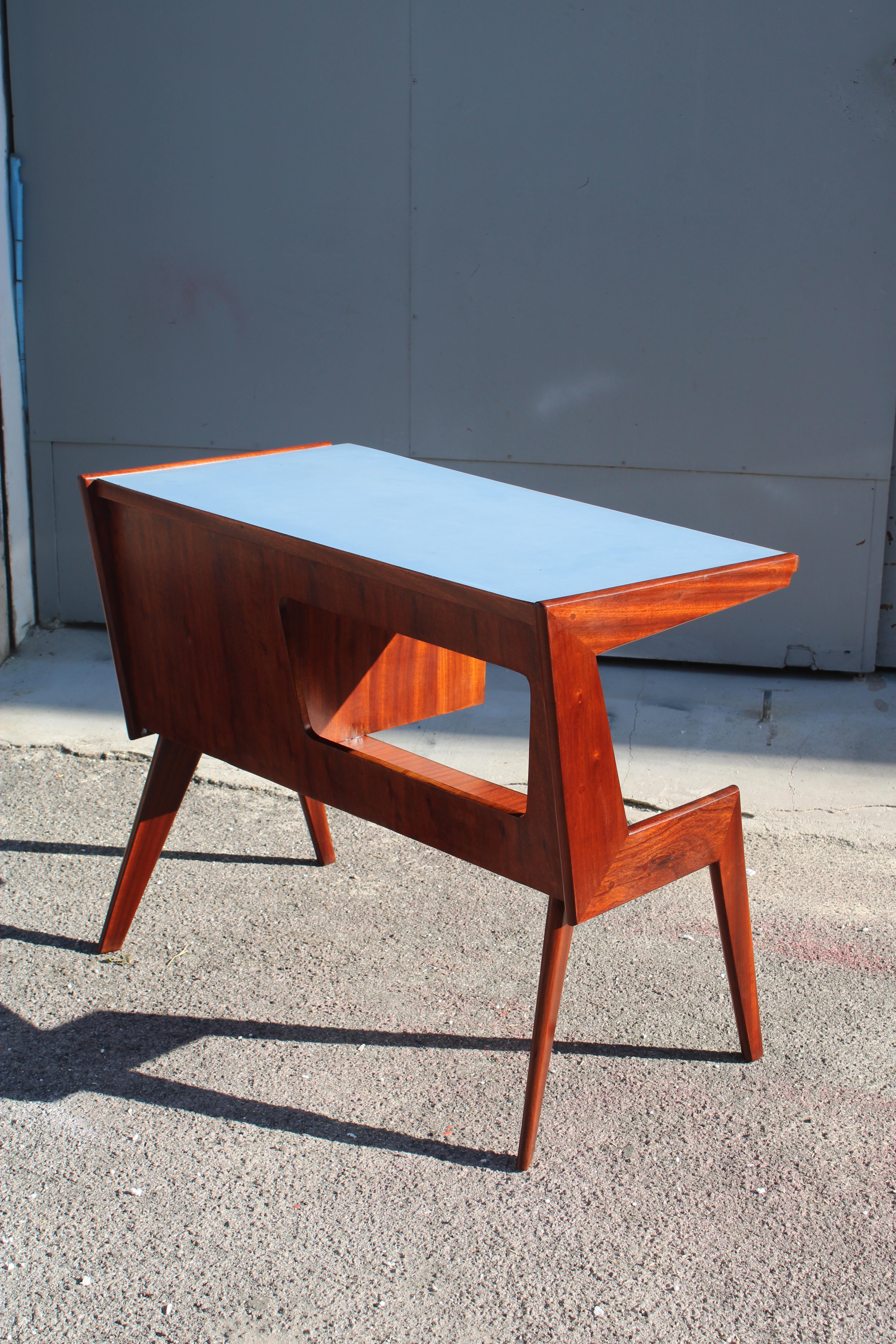 Piccolo scrittoio geometrico Vittorio Dassi in legno Laminato Blu Mid-century im Angebot 4