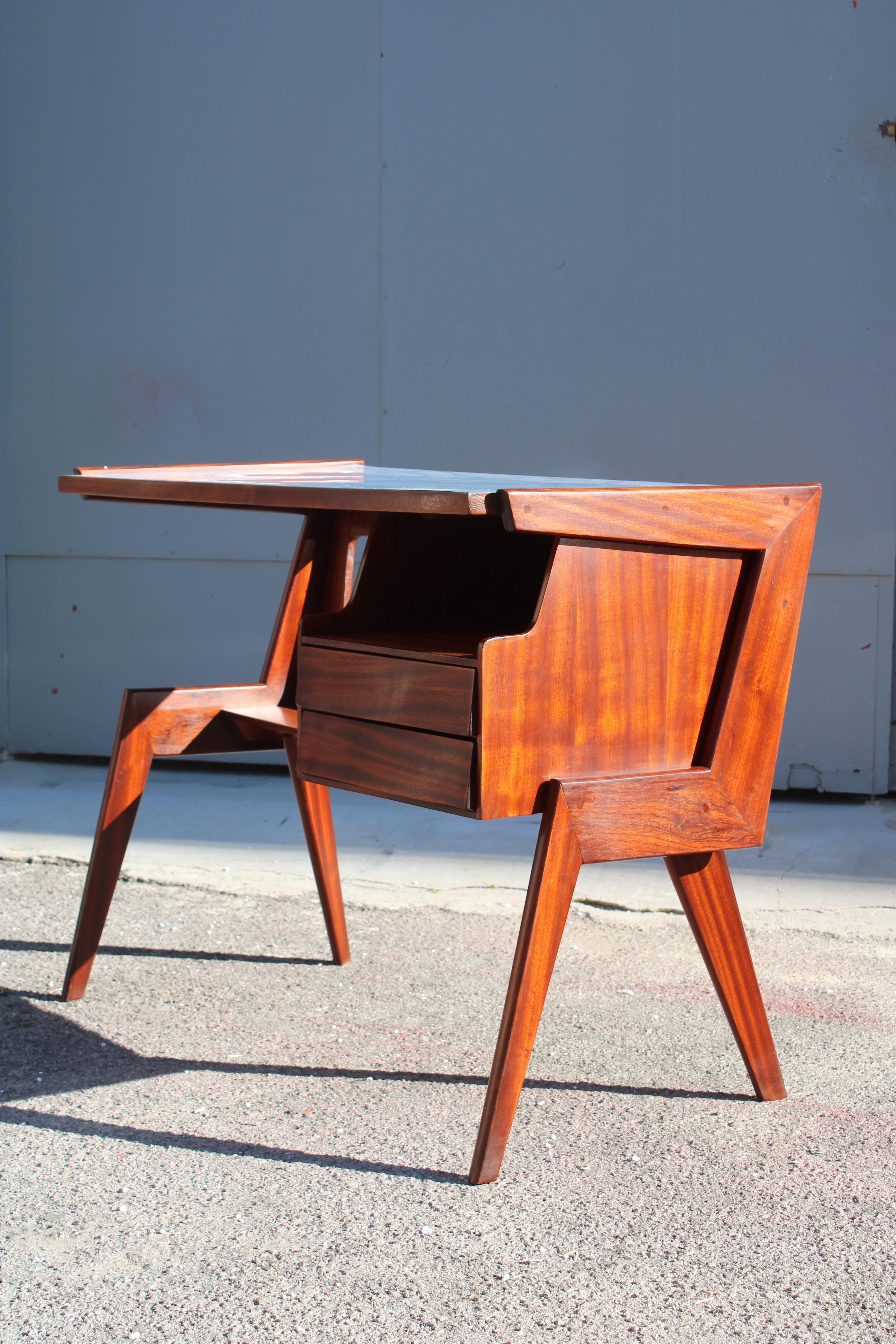 Piccolo scrittoio geometrico Vittorio Dassi in legno Laminato Blu Mid-century im Zustand „Gut“ im Angebot in Palermo, Sicily