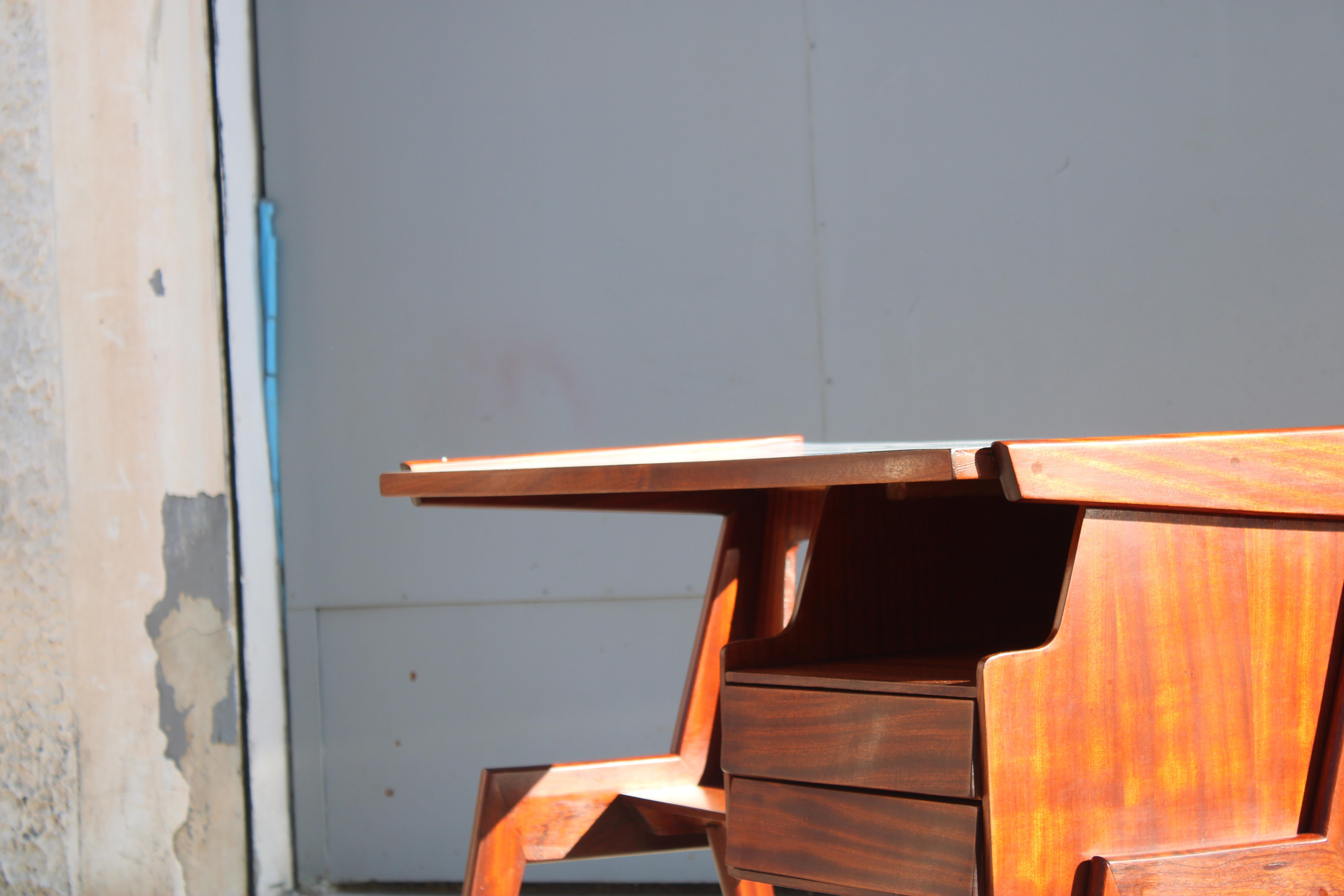 Piccolo scrittoio geometrico Vittorio Dassi in legno Laminato Blu Mid-century im Angebot 2