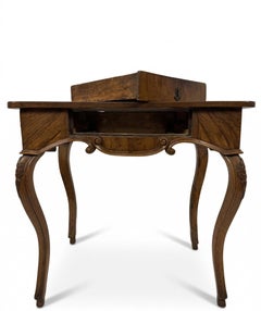 Small walnut writing desk, partly panelled in walnut burl, 18th century
