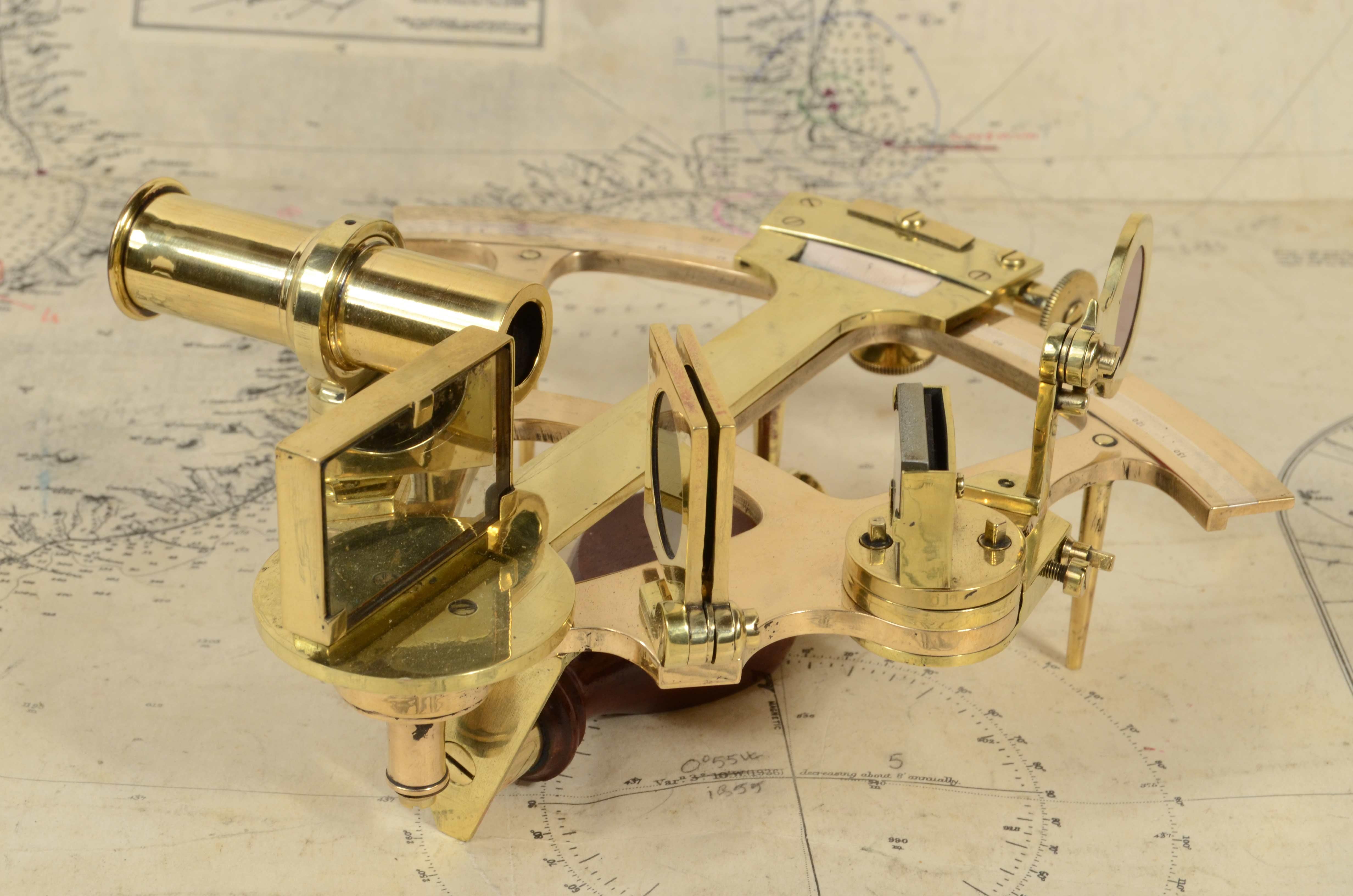 Small brass sextant S.te des Etablissements Gaumont Paris late 19th century For Sale 7