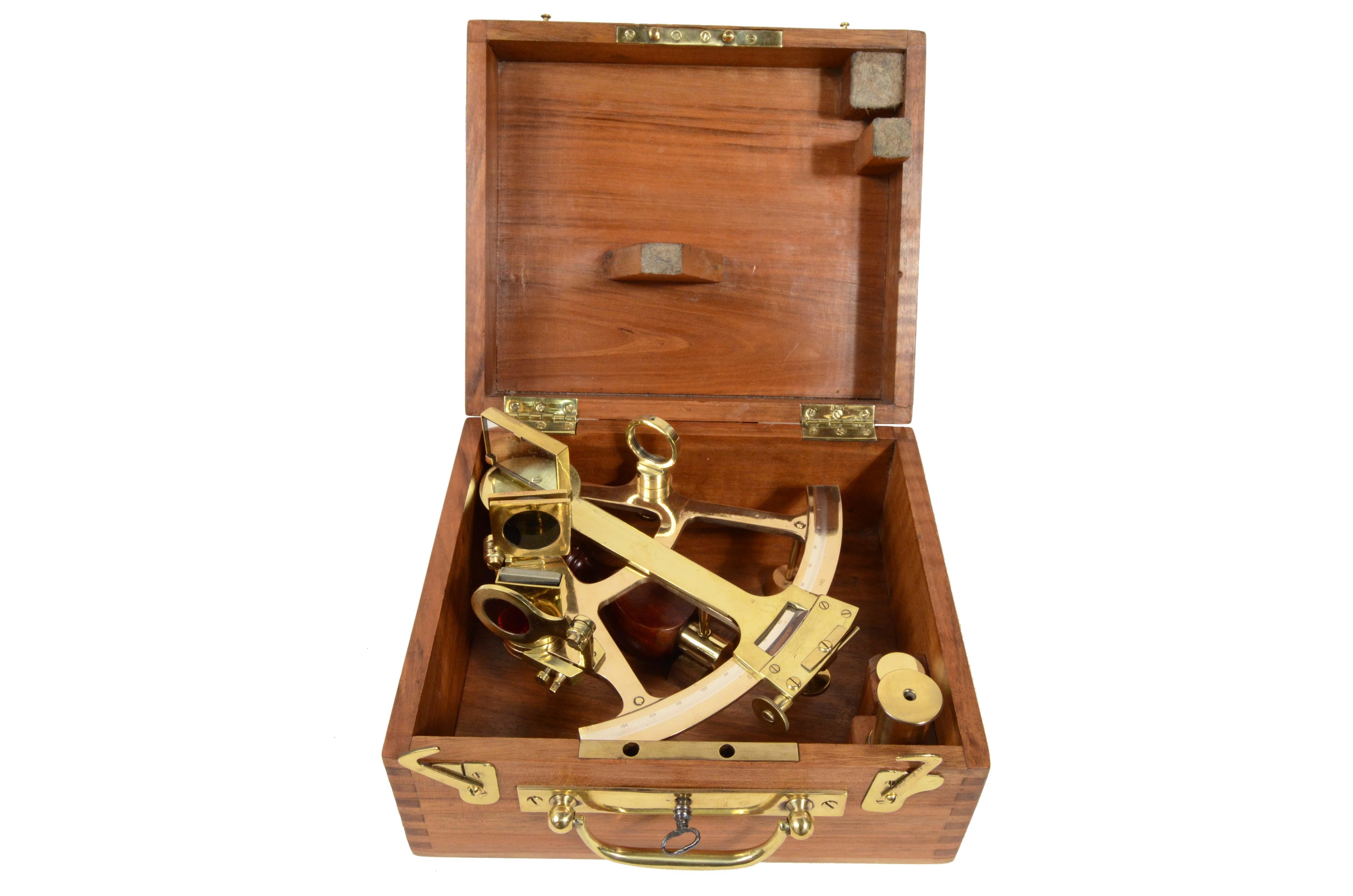 Small brass sextant S.te des Etablissements Gaumont Paris late 19th century For Sale 11