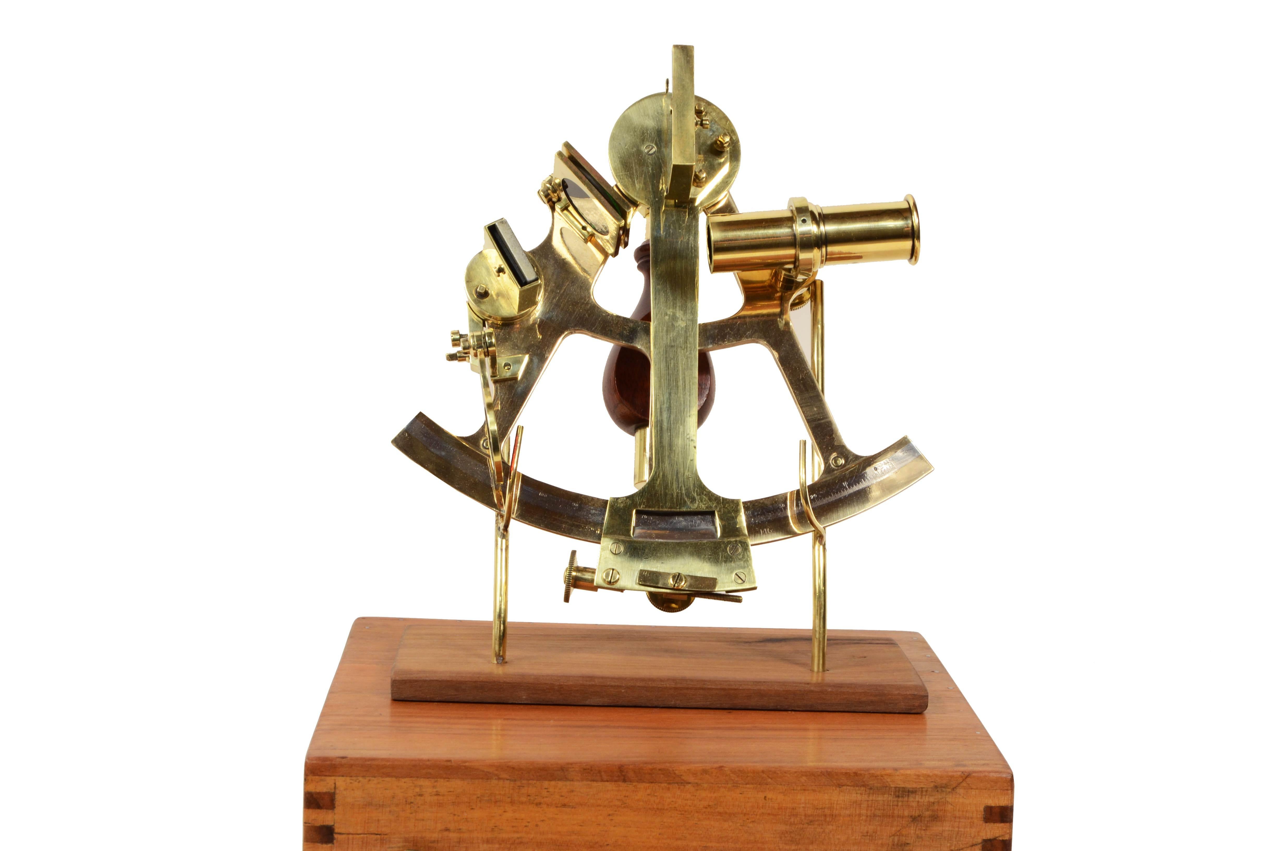 Small brass sextant, signed S.te des Etablissements Gaumont Paris  146,
 datatable around the end  from the 19th century. Instrument complete with optics and housed in a beautiful  original walnut square box with original key, hinges, handle, and